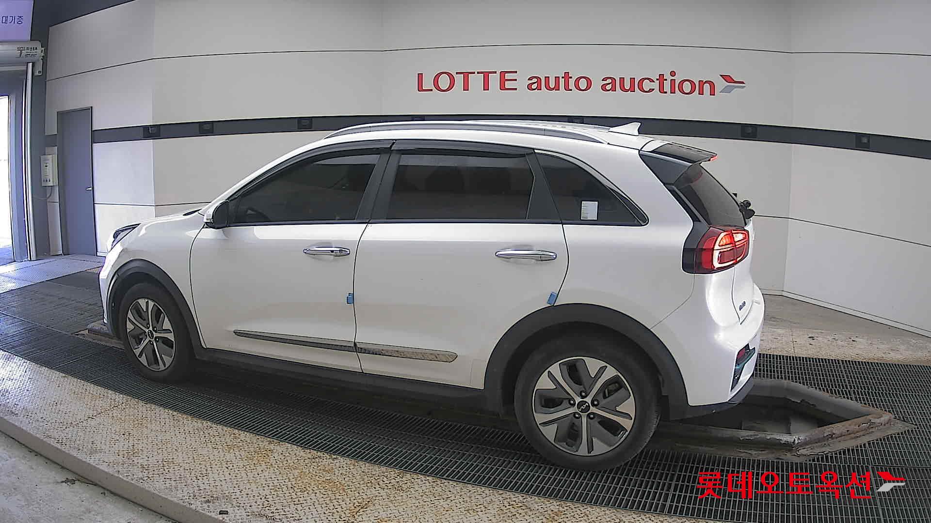 Kia Niro EV id 3816379 из Кореи 11