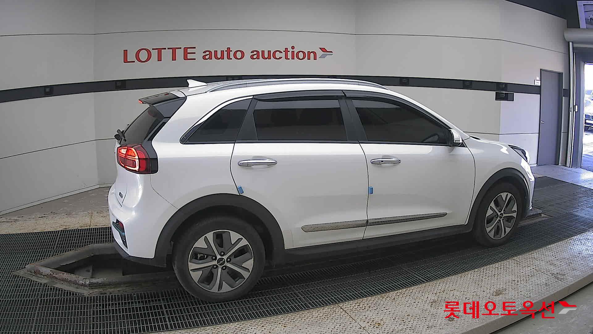 Kia Niro EV id 3816379 из Кореи 18