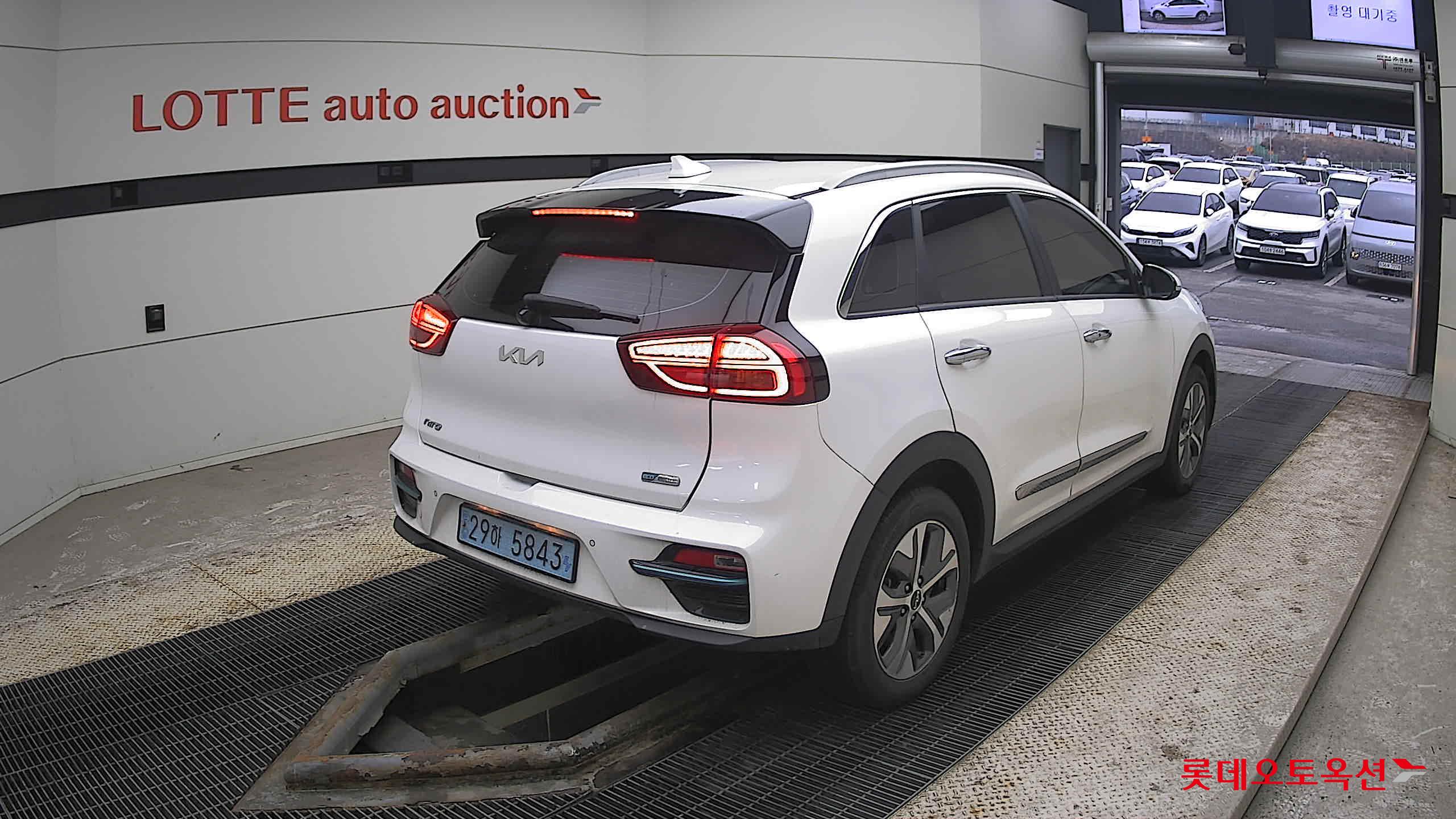 Kia Niro EV 2022 Snow White Pearl (optional) из Кореи, фото 4