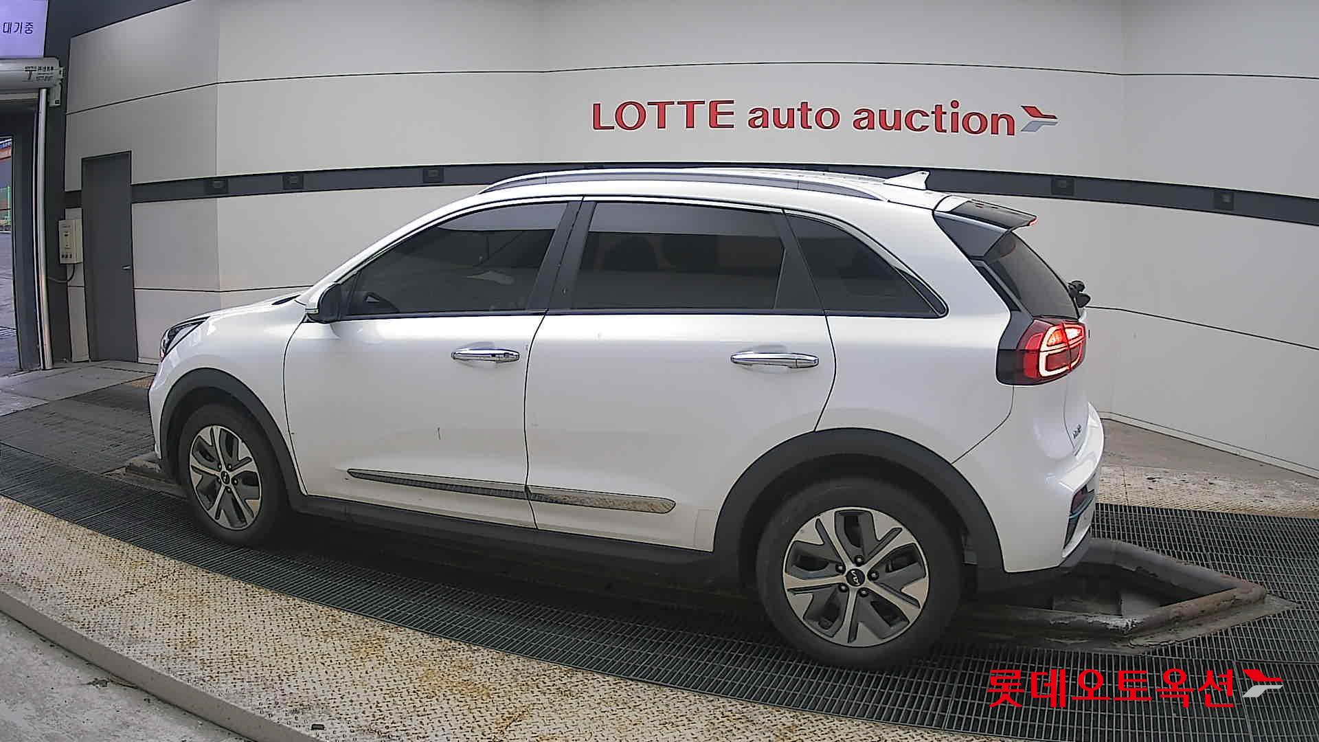 Kia Niro EV id 3816454 из Кореи 11
