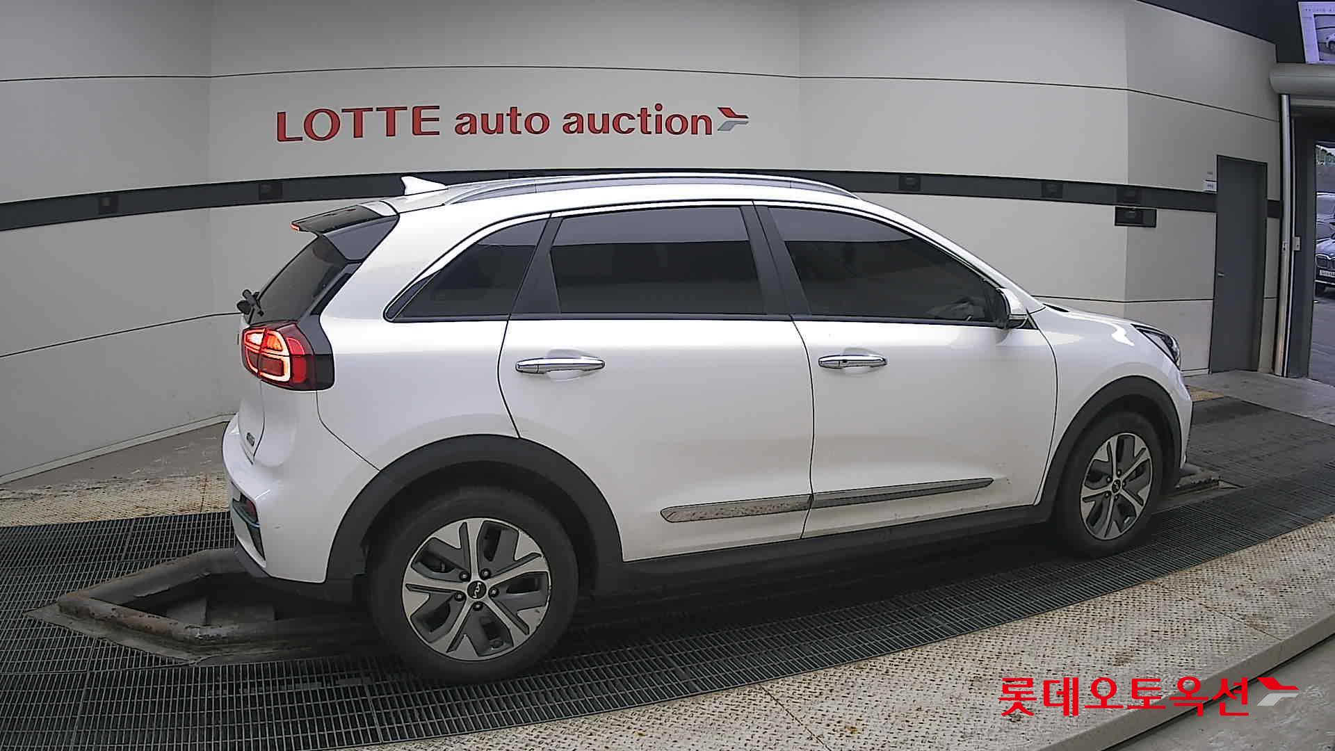 Kia Niro EV id 3816454 из Кореи 18