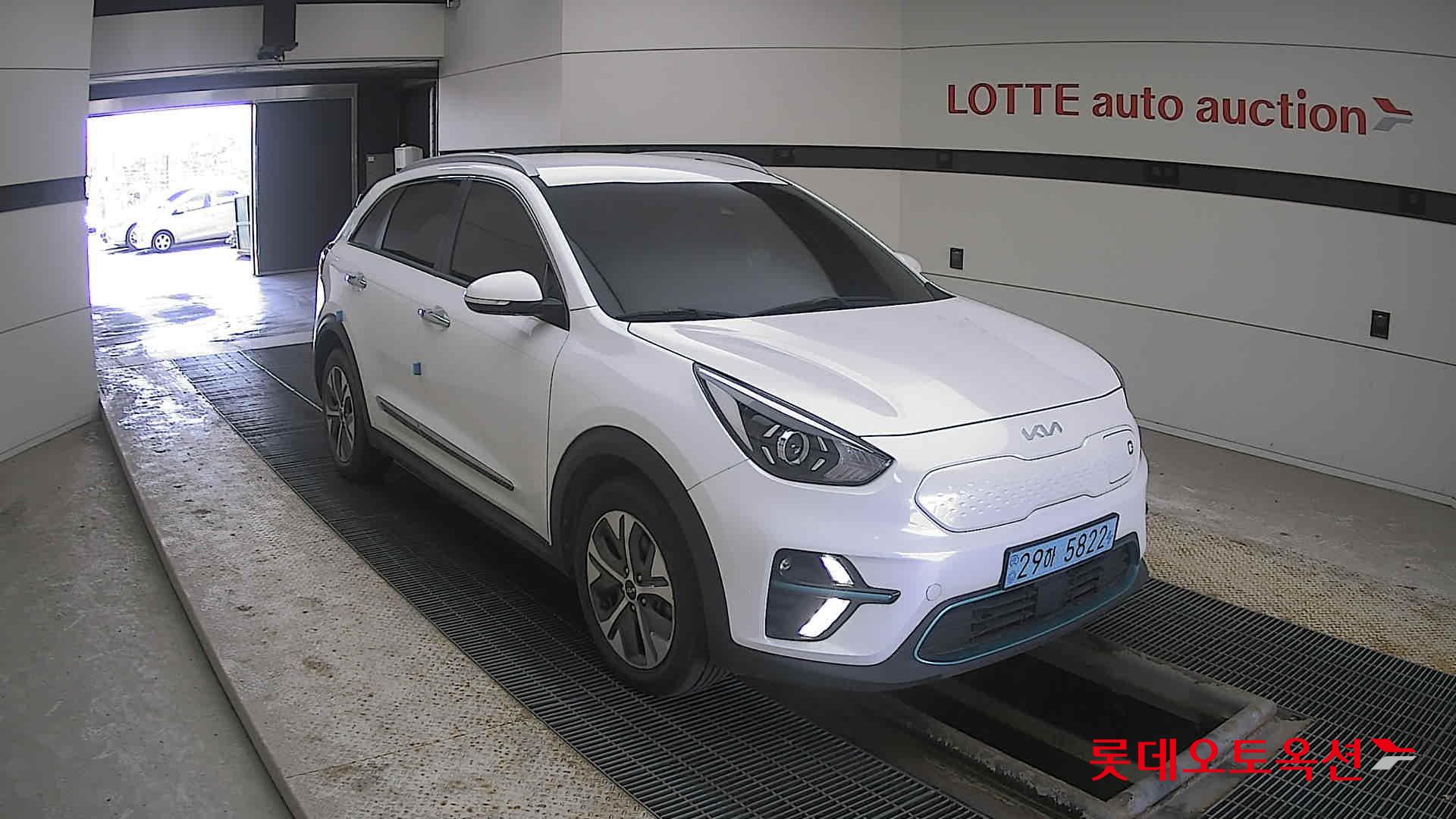Kia Niro EV 2022 Snow White Pearl (optional) из Кореи, фото 2