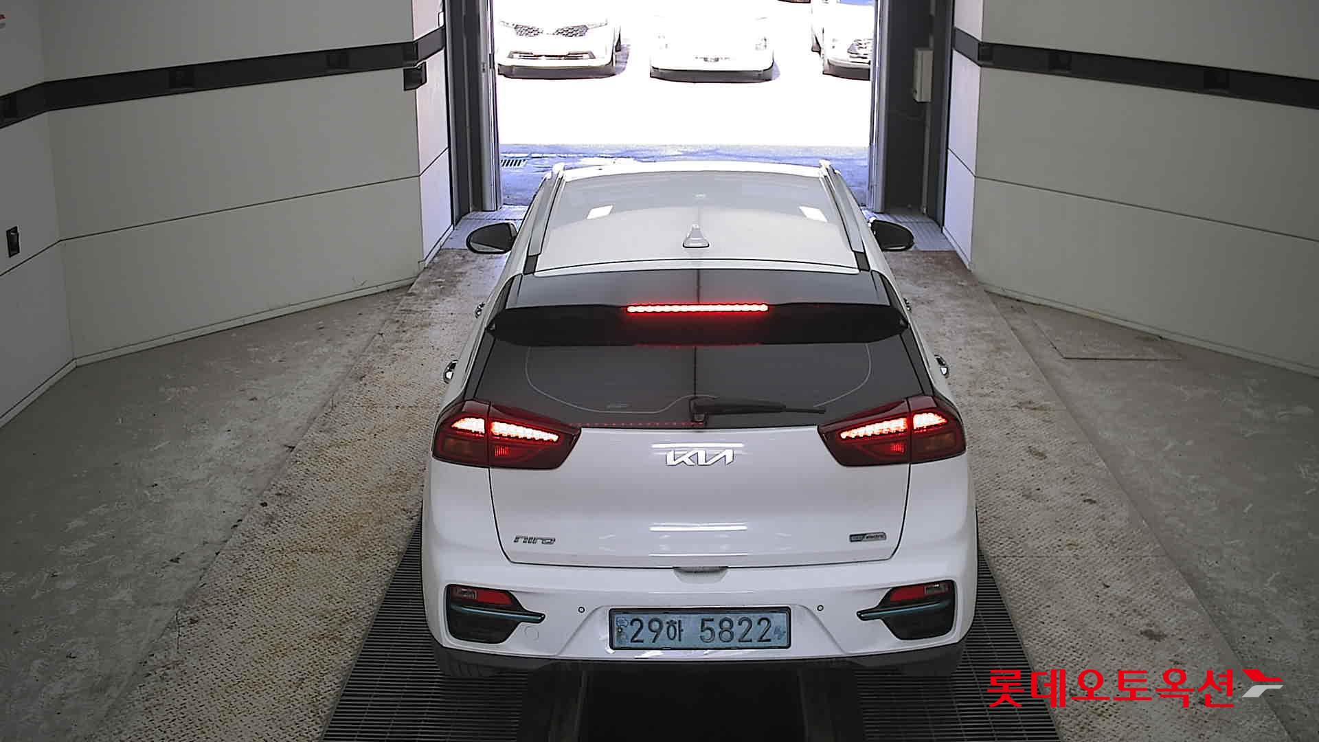 Kia Niro EV 2022 Snow White Pearl (optional) из Кореи, фото 5