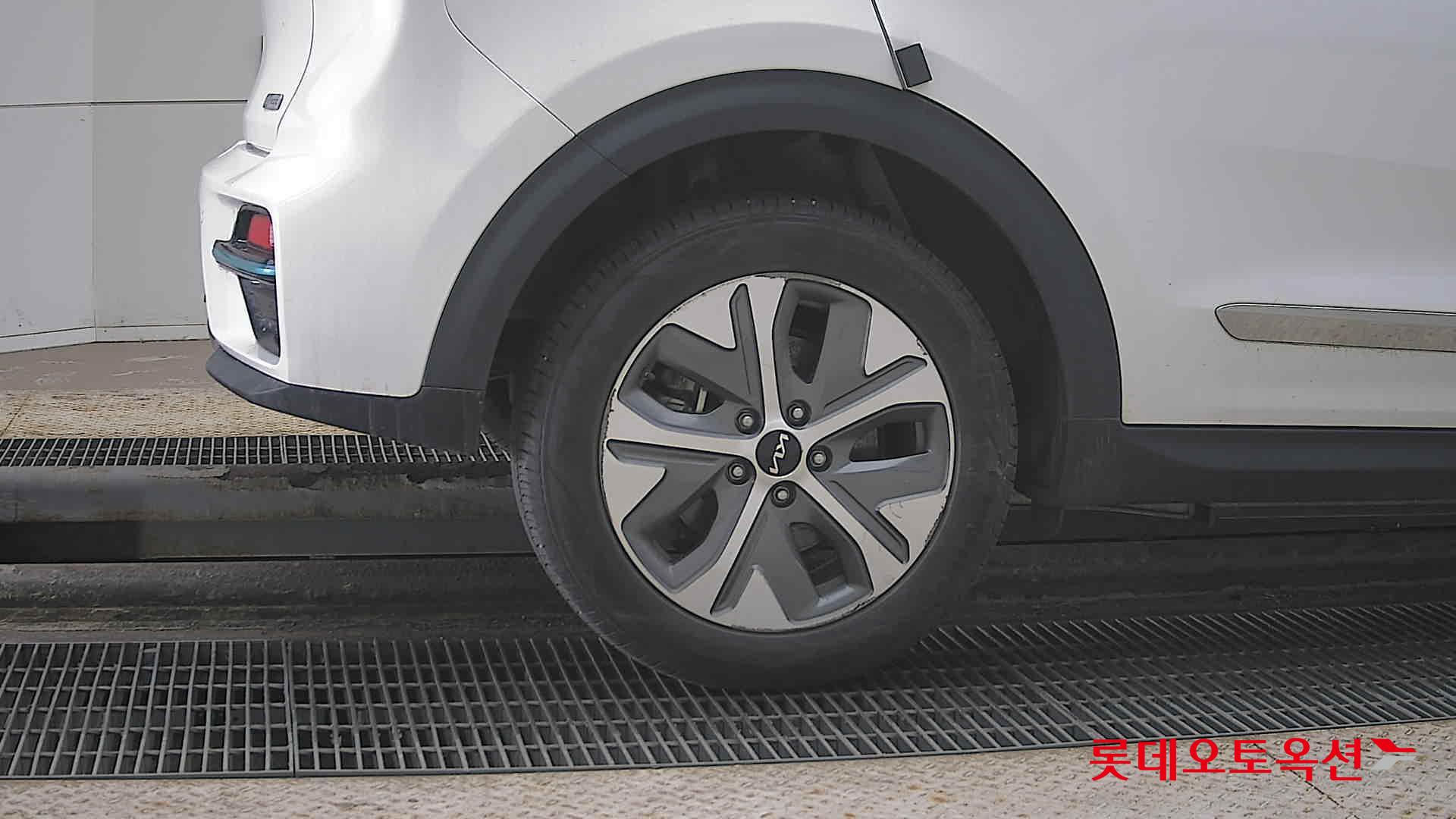 كيا نيرو 2022 - صورة 28