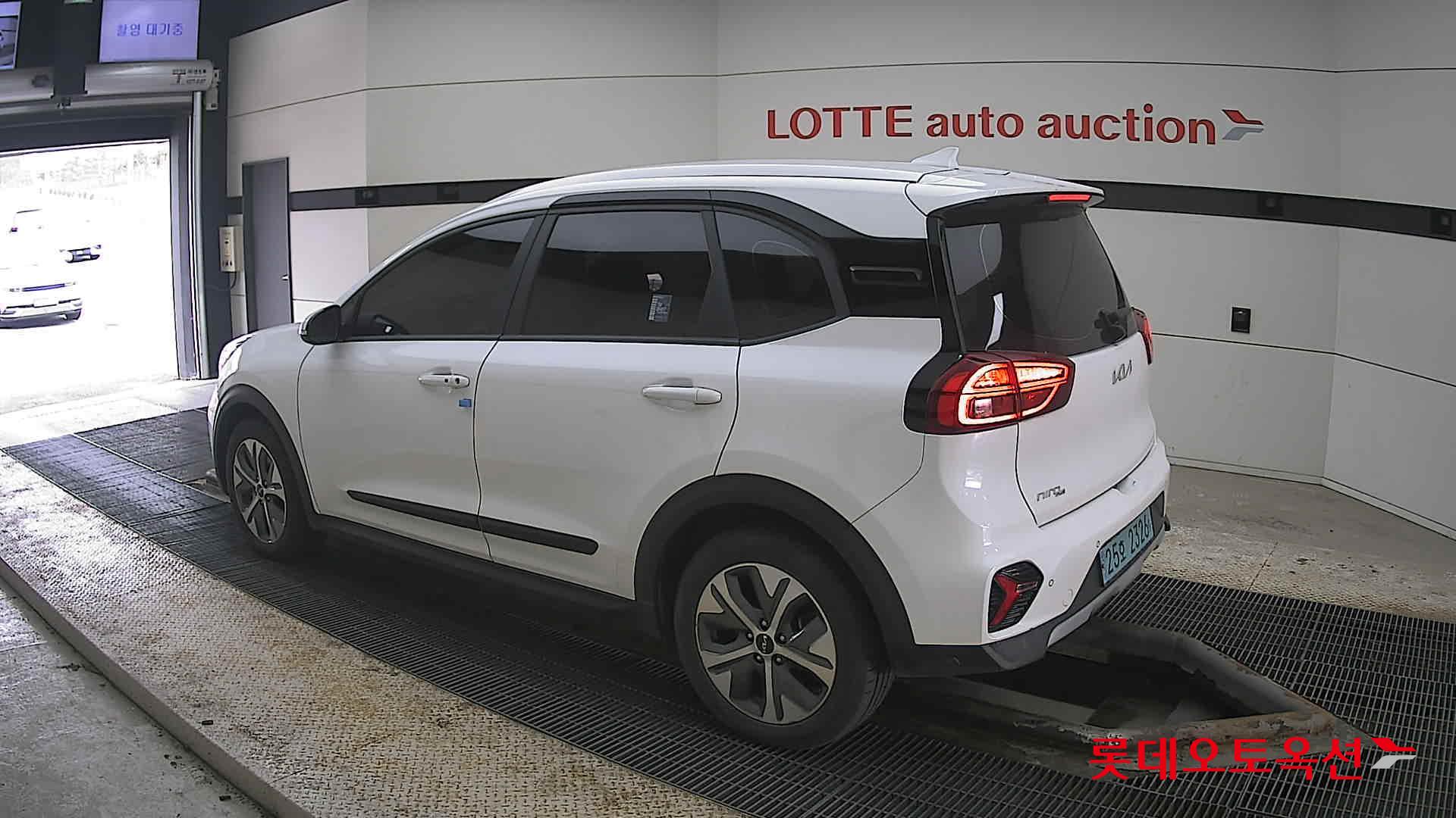 كيا نيرو 2023 - صورة 15