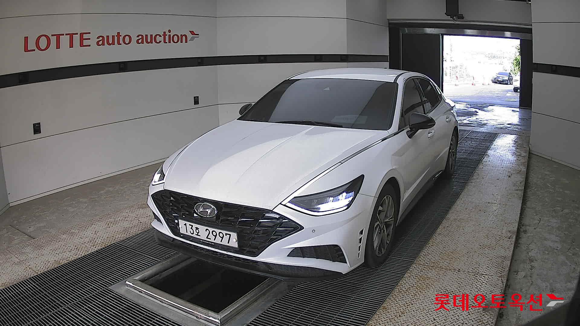 Hyundai Sonata - 10