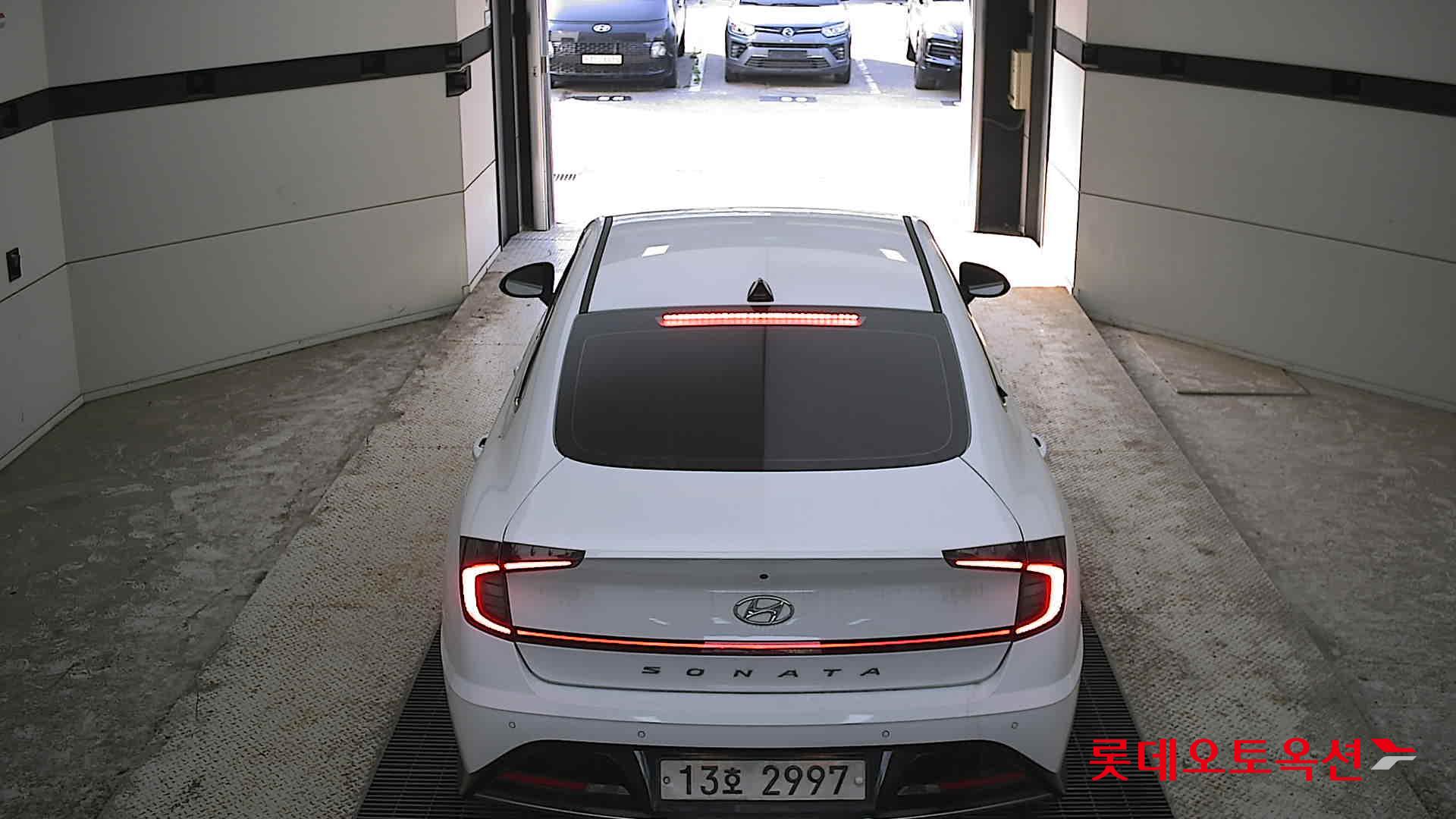 Hyundai Sonata - 17