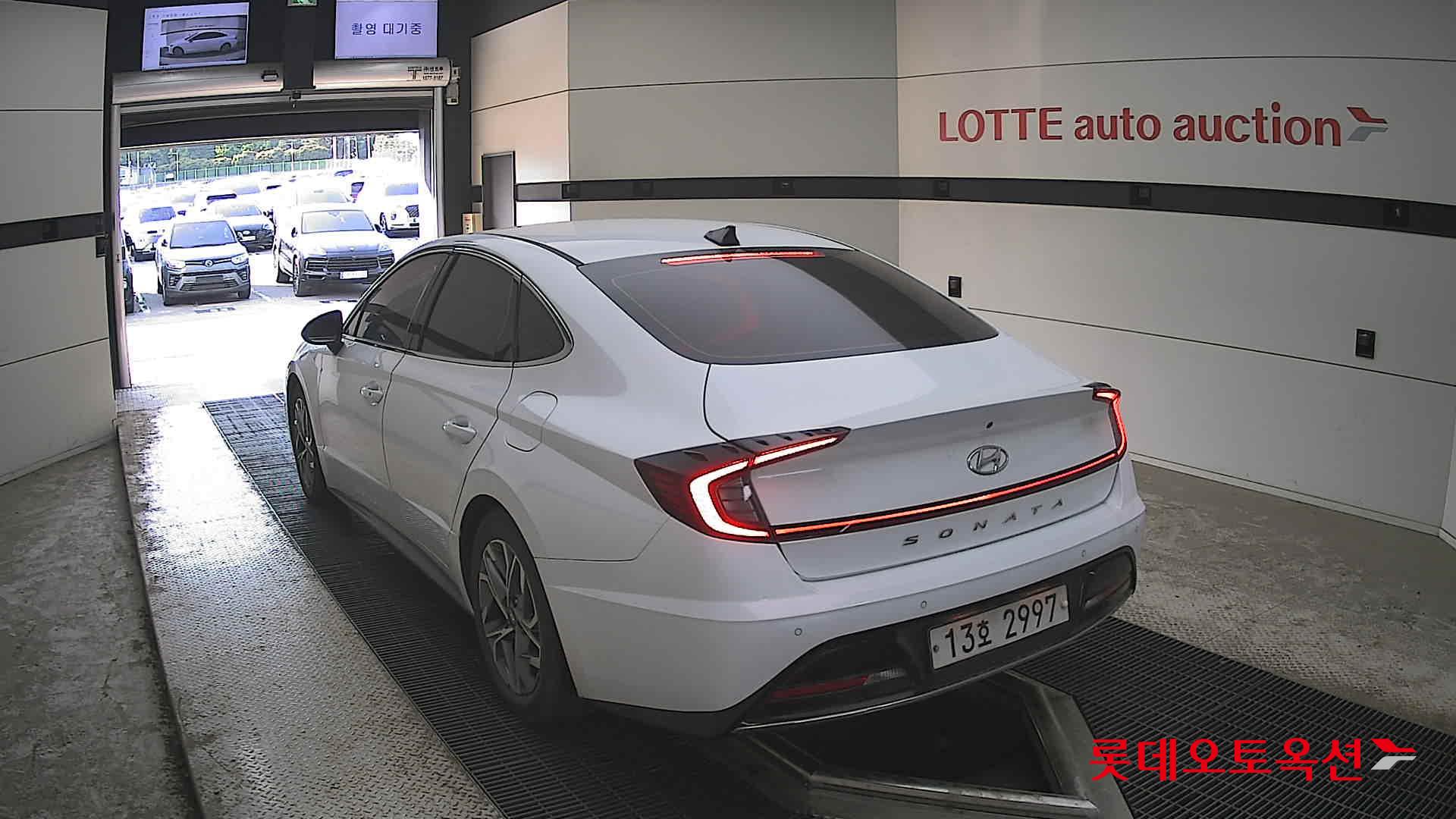 Hyundai Sonata - 16
