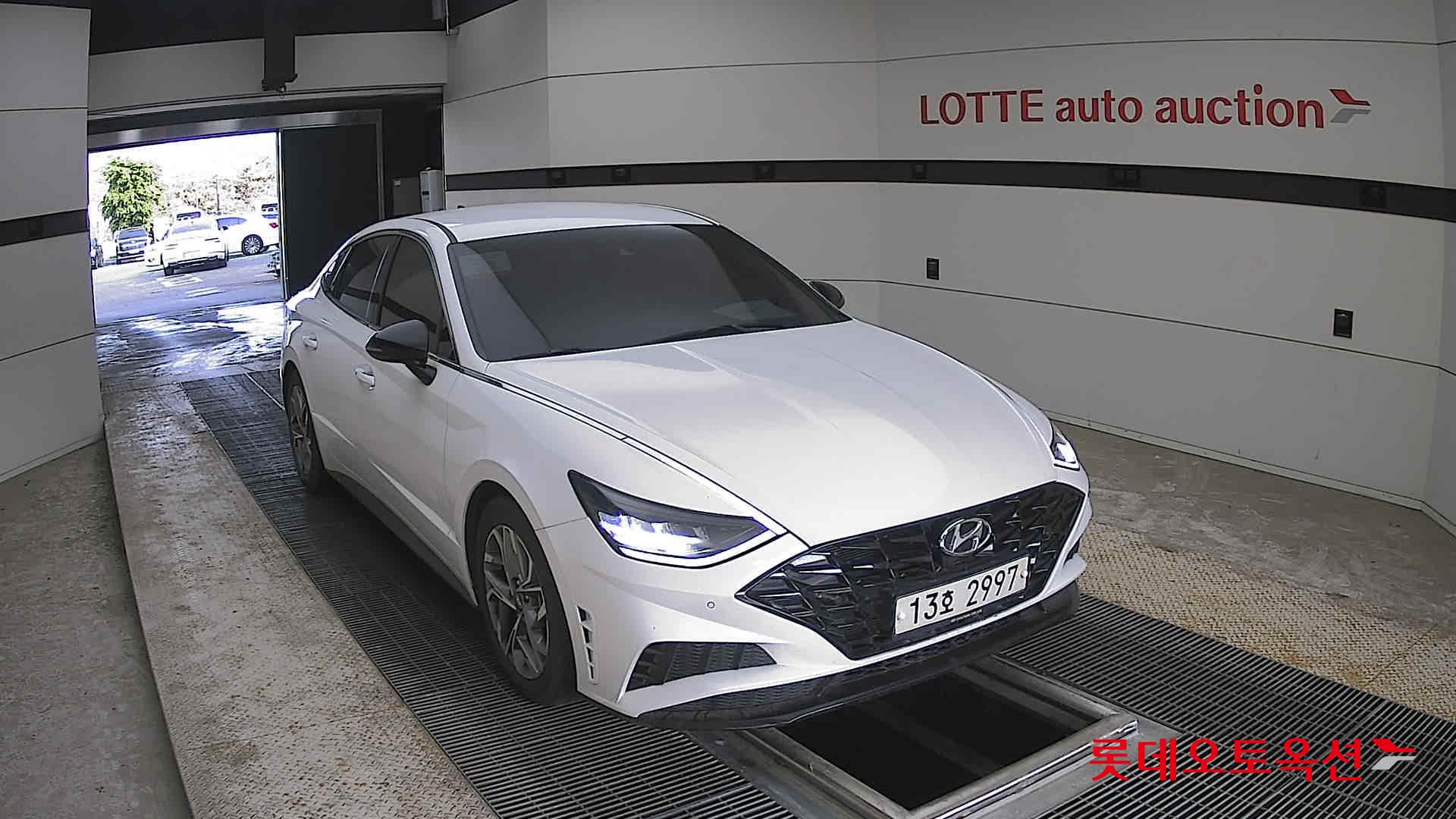 Hyundai Sonata - 24