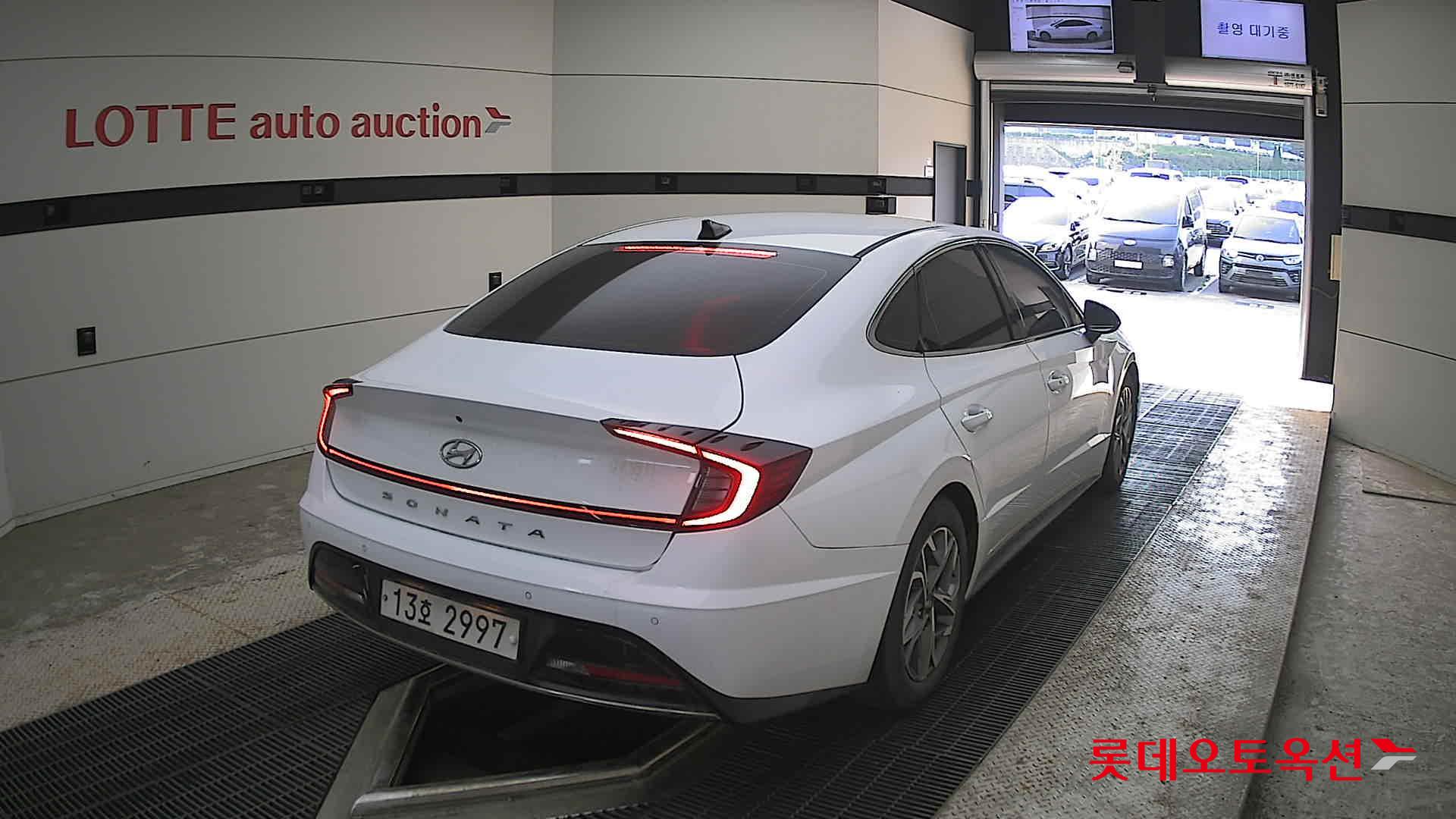 Hyundai Sonata - 18