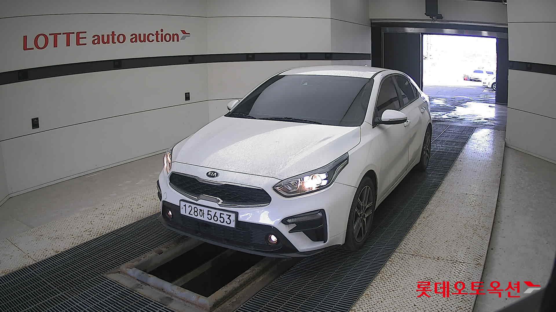 Kia K3 2020 Snow White Pearl из Кореи