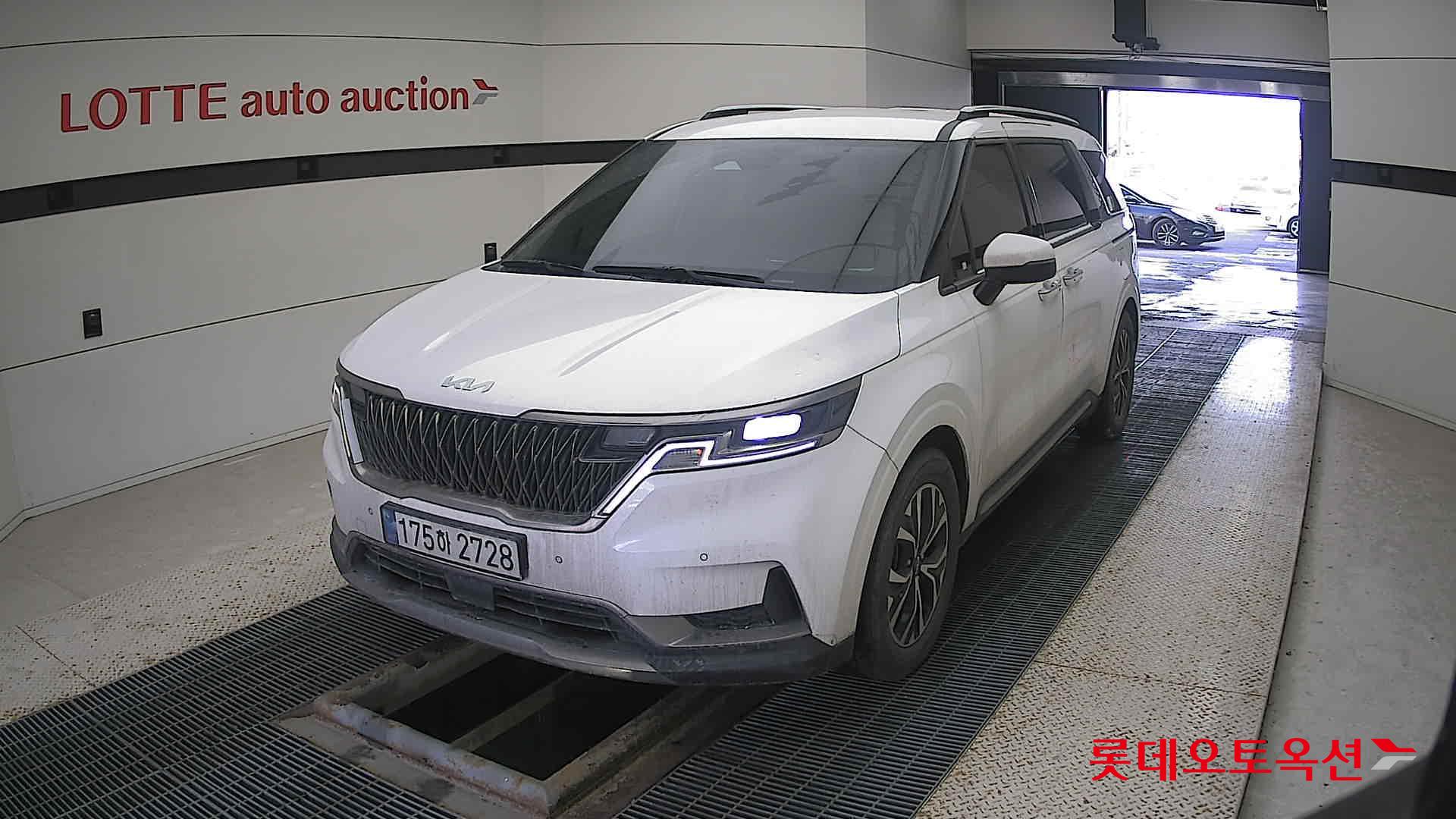 Kia Carnival 2023 Snow White Pearl (optional) из Кореи