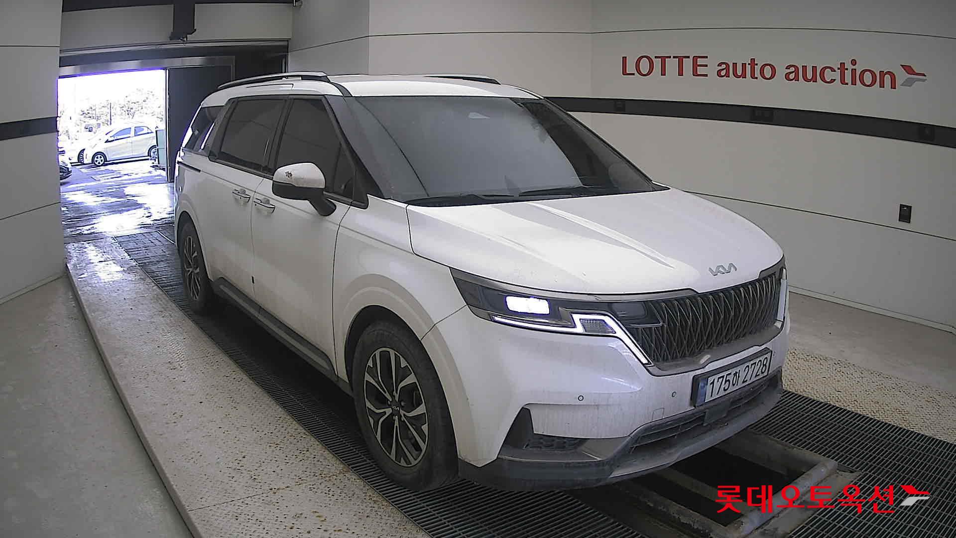 Kia Carnival 2023 Snow White Pearl (optional) из Кореи, фото 2