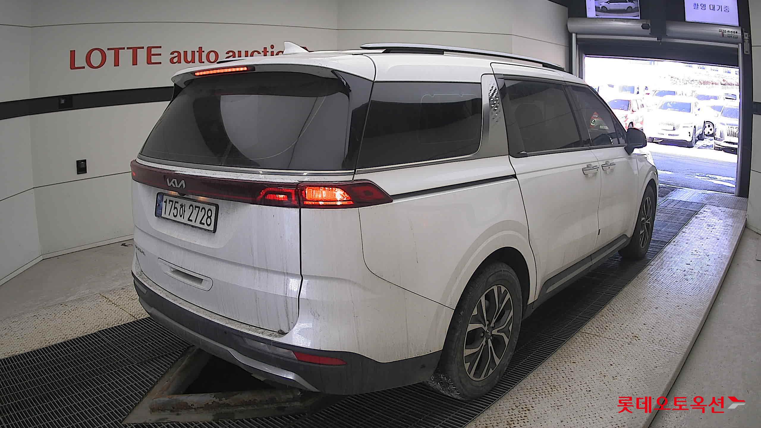 Kia Carnival 2023 Snow White Pearl (optional) из Кореи, фото 4