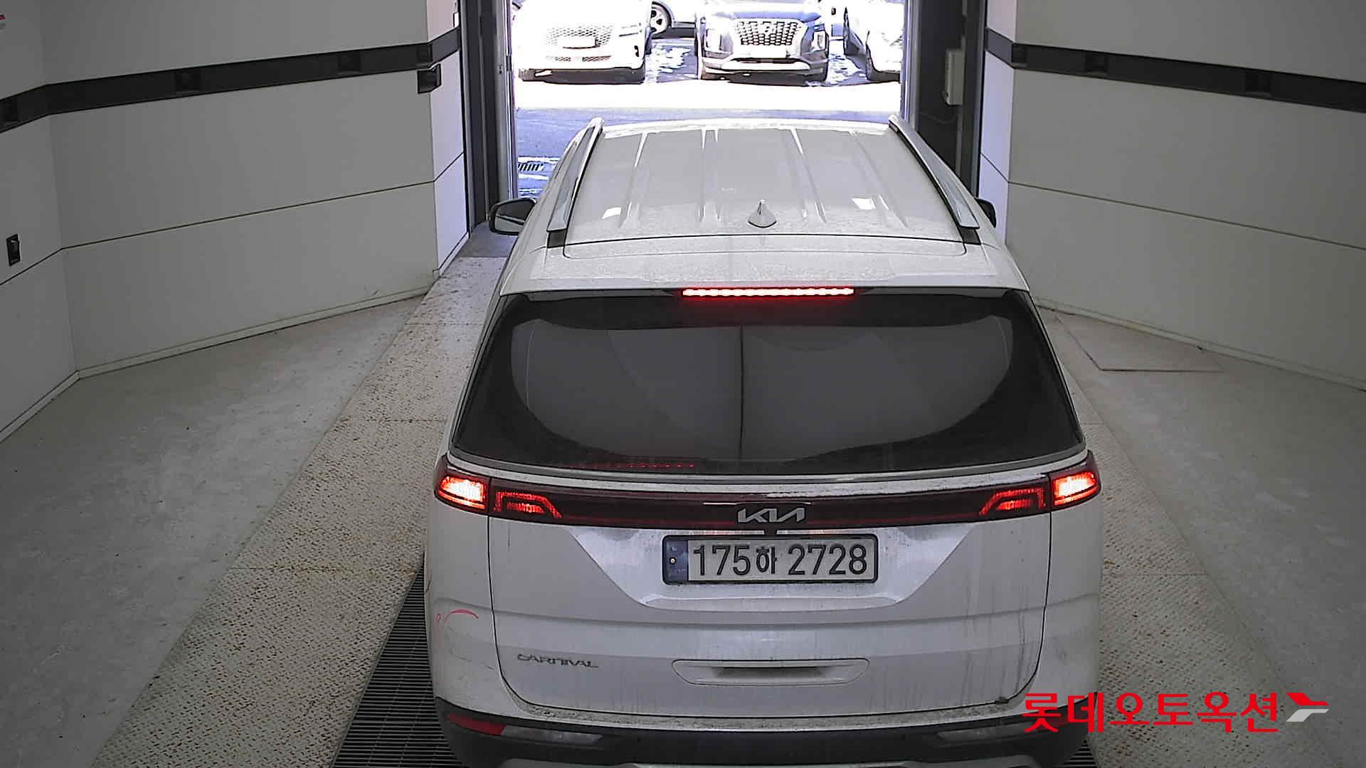 Kia Carnival 2023 Snow White Pearl (optional) из Кореи, фото 5