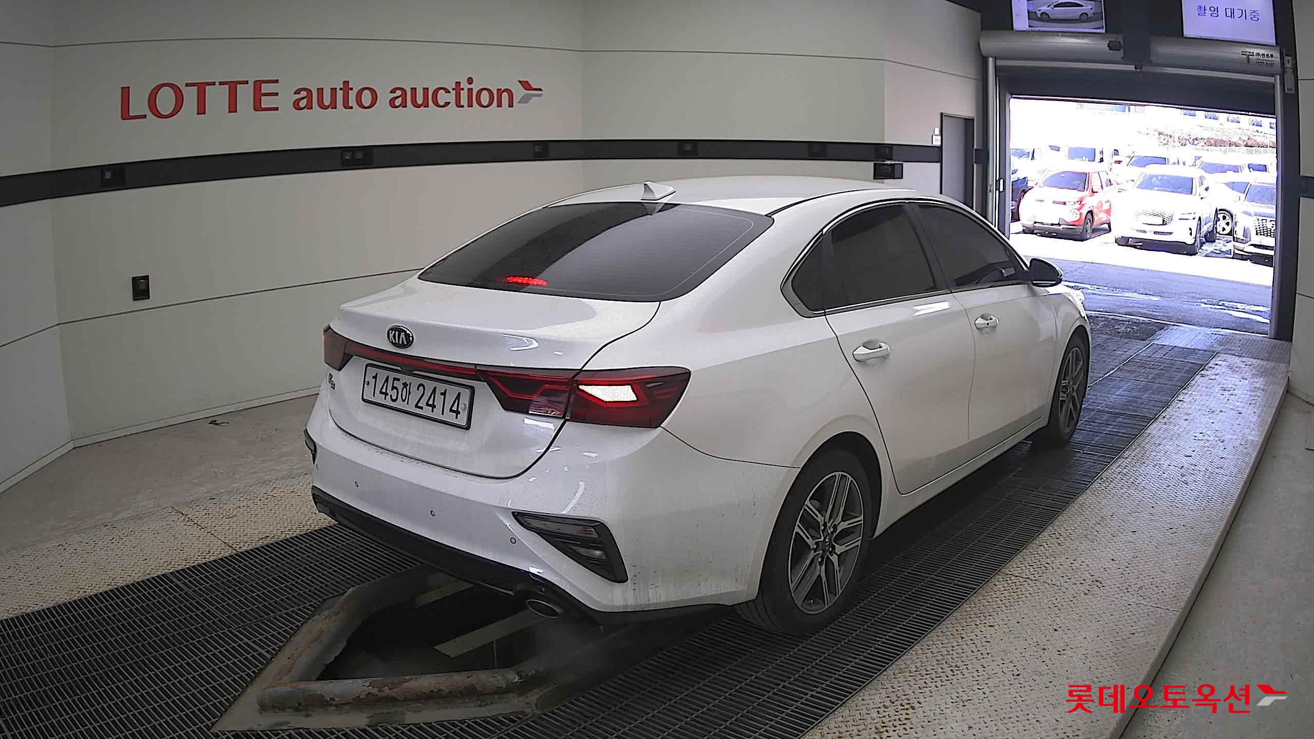 Kia K3 2020 Snow White Pearl из Кореи, фото 4