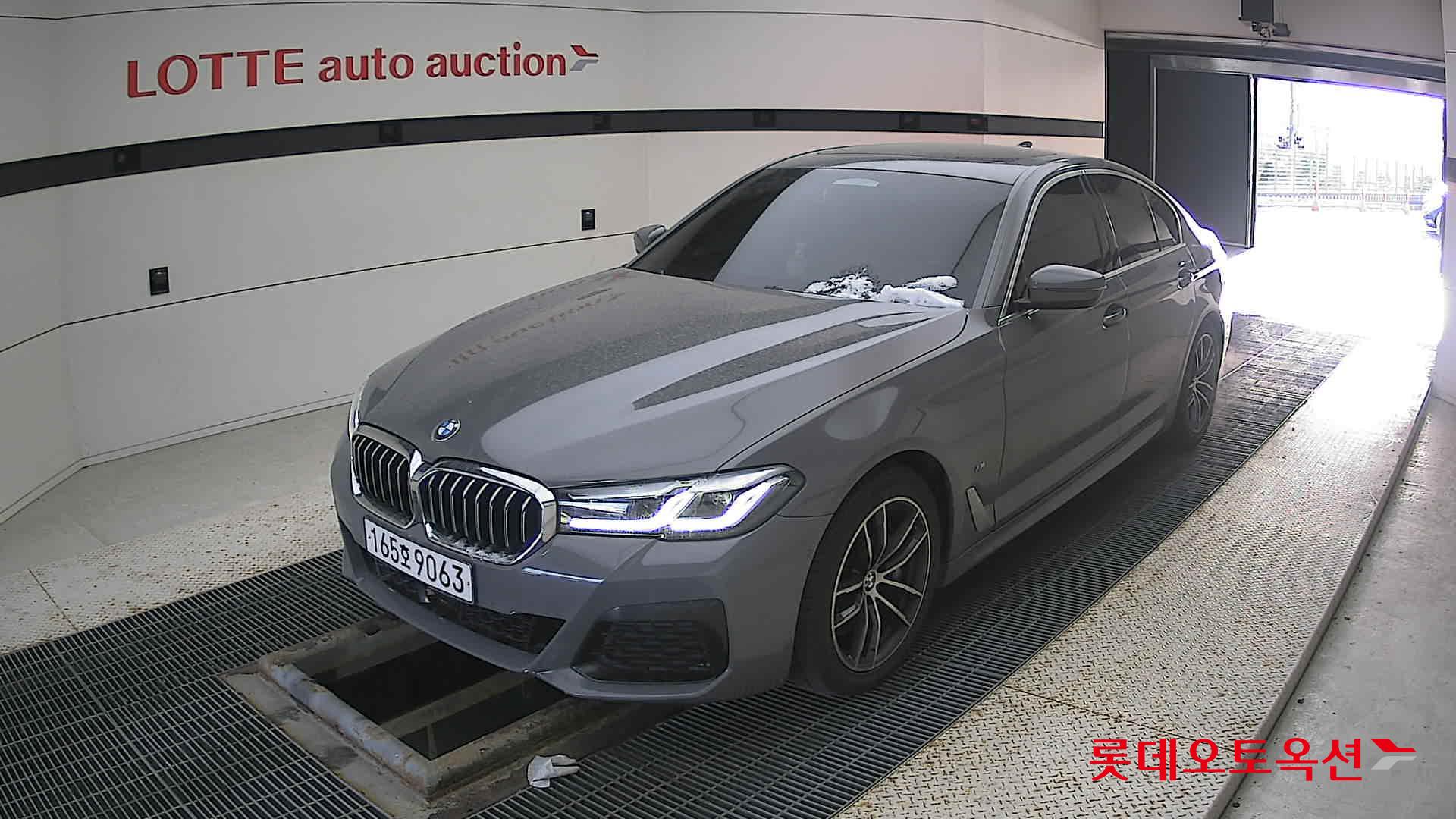 2022 - BMW 523D