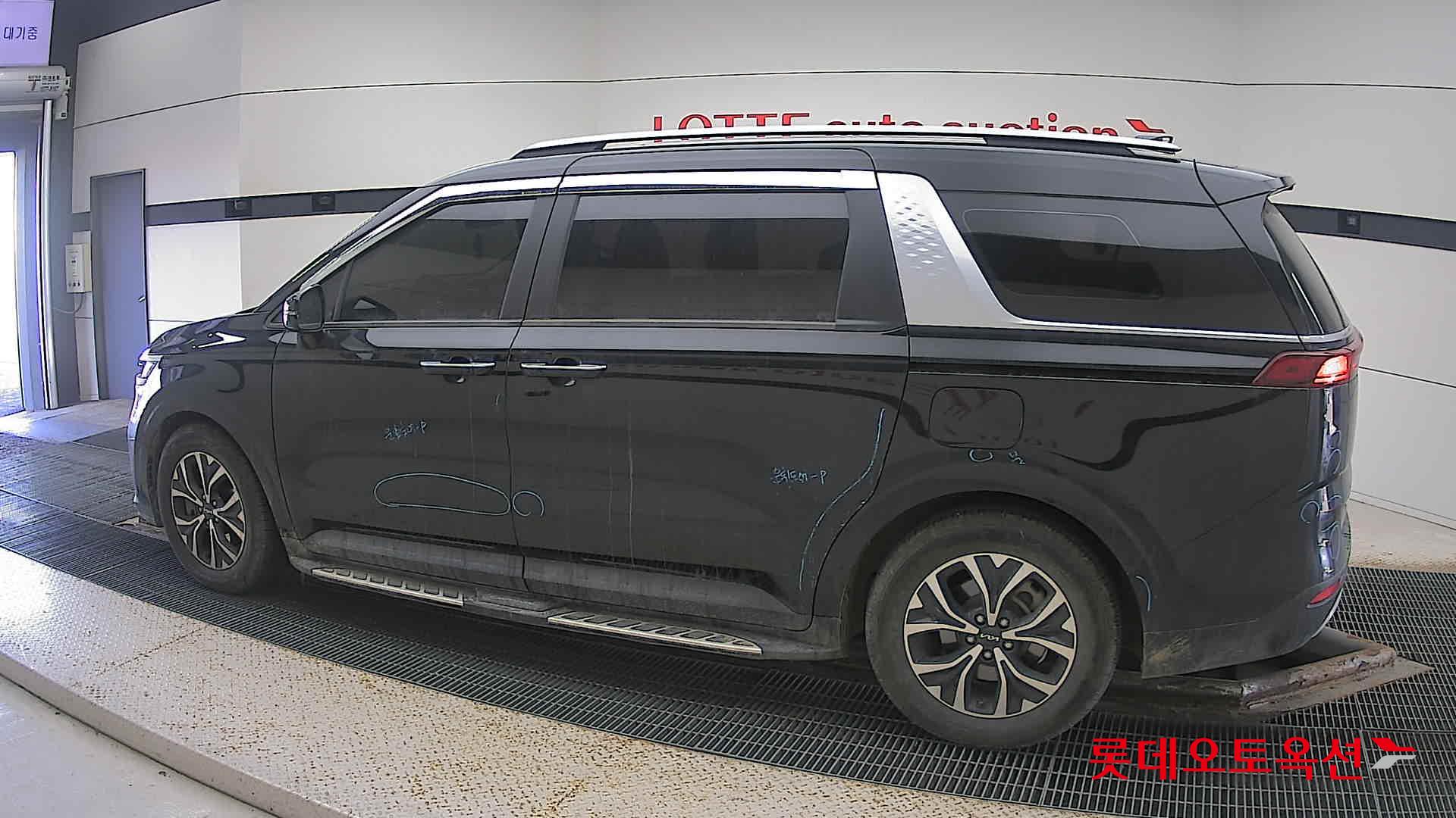 Kia Carnival id 3633651 из Кореи 11