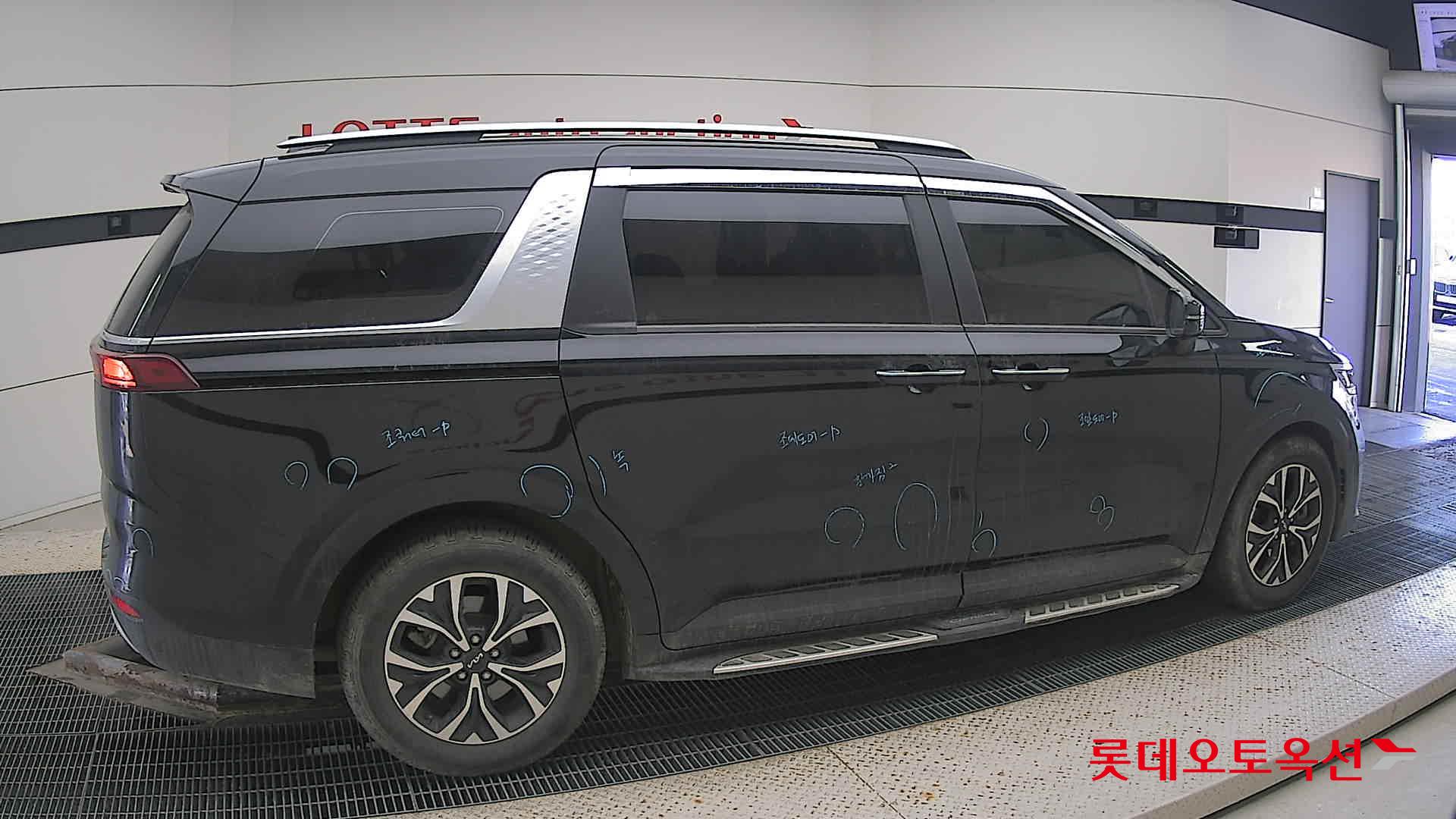 Kia Carnival id 3633651 из Кореи 18