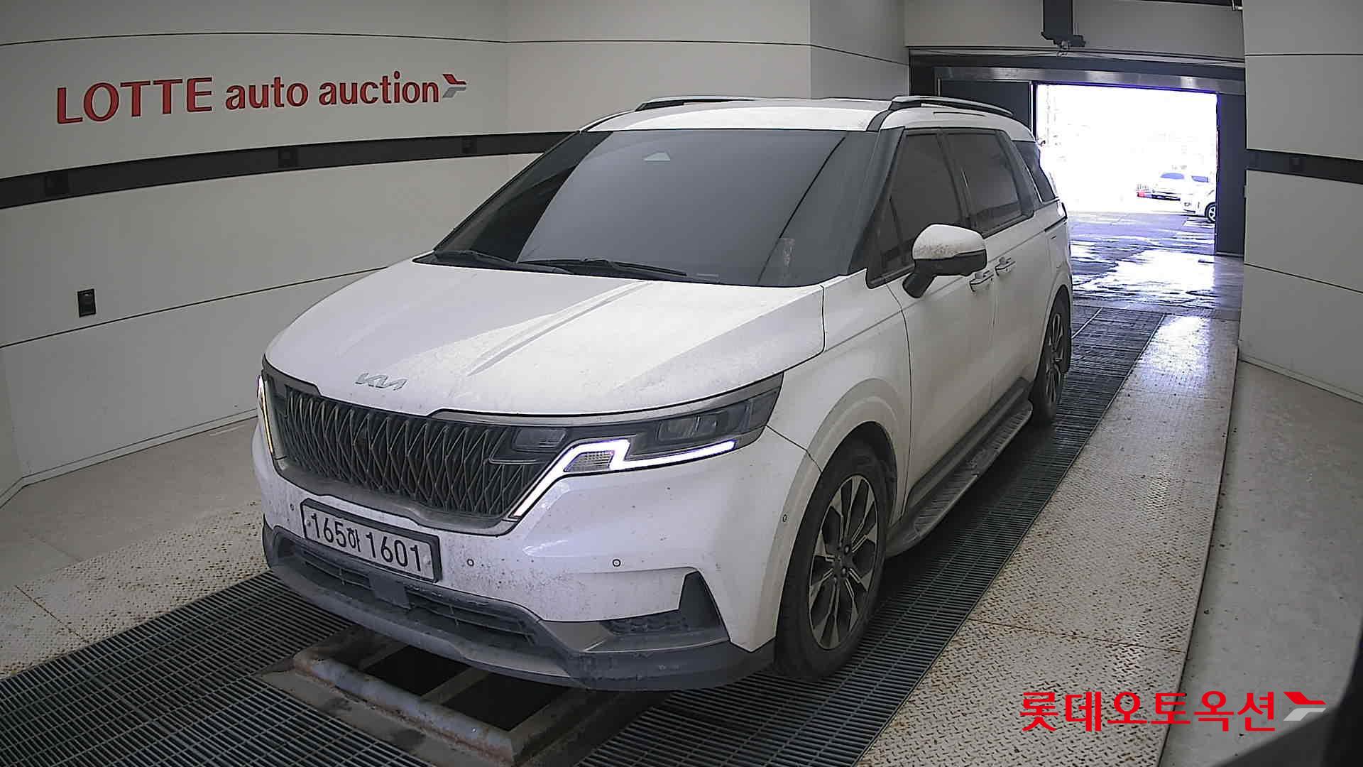 Kia Carnival Limousine 2022 Snow White Pearl (optional) из Кореи