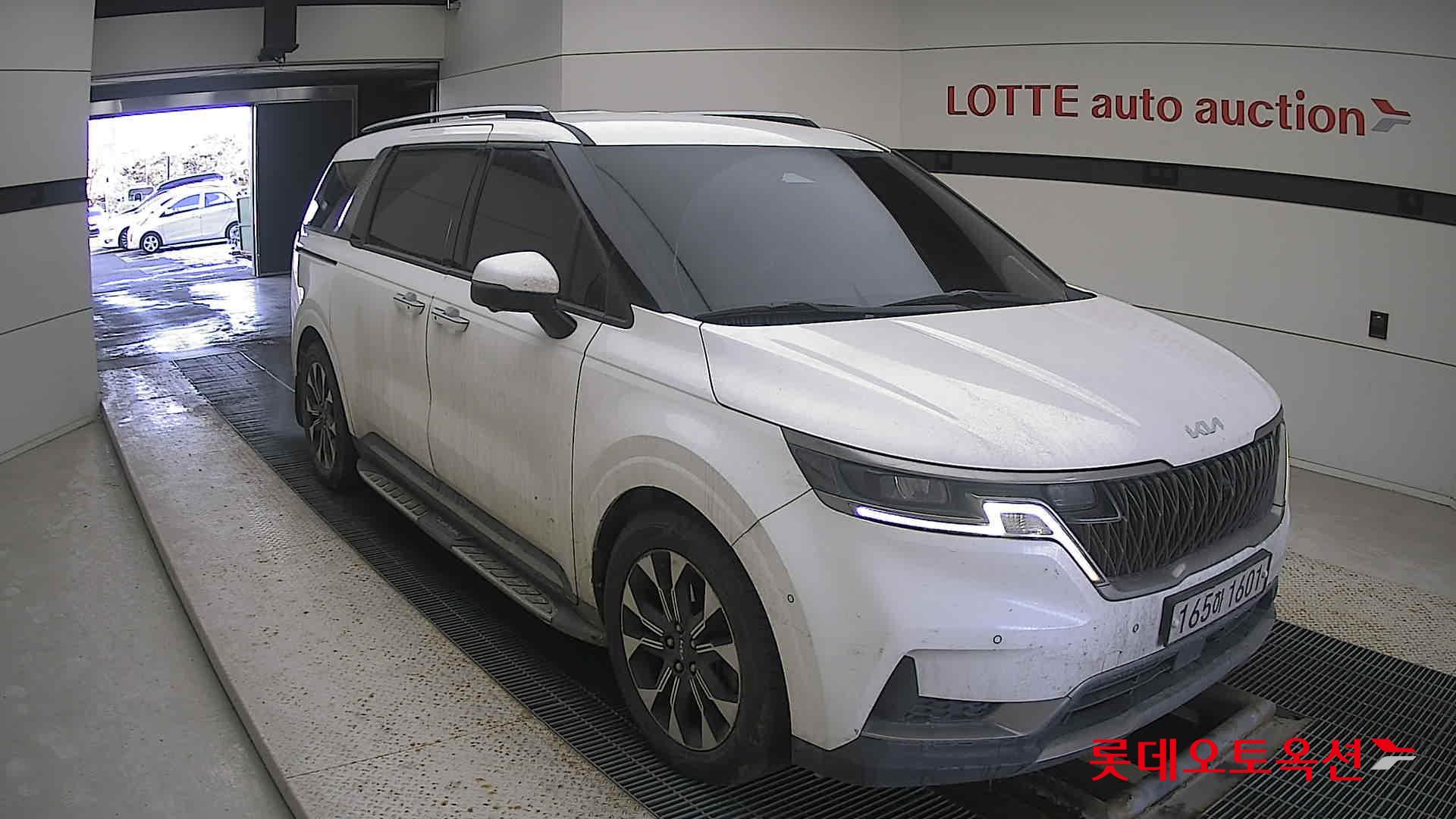 Kia Carnival Limousine 2022 Snow White Pearl (optional) из Кореи, фото 2