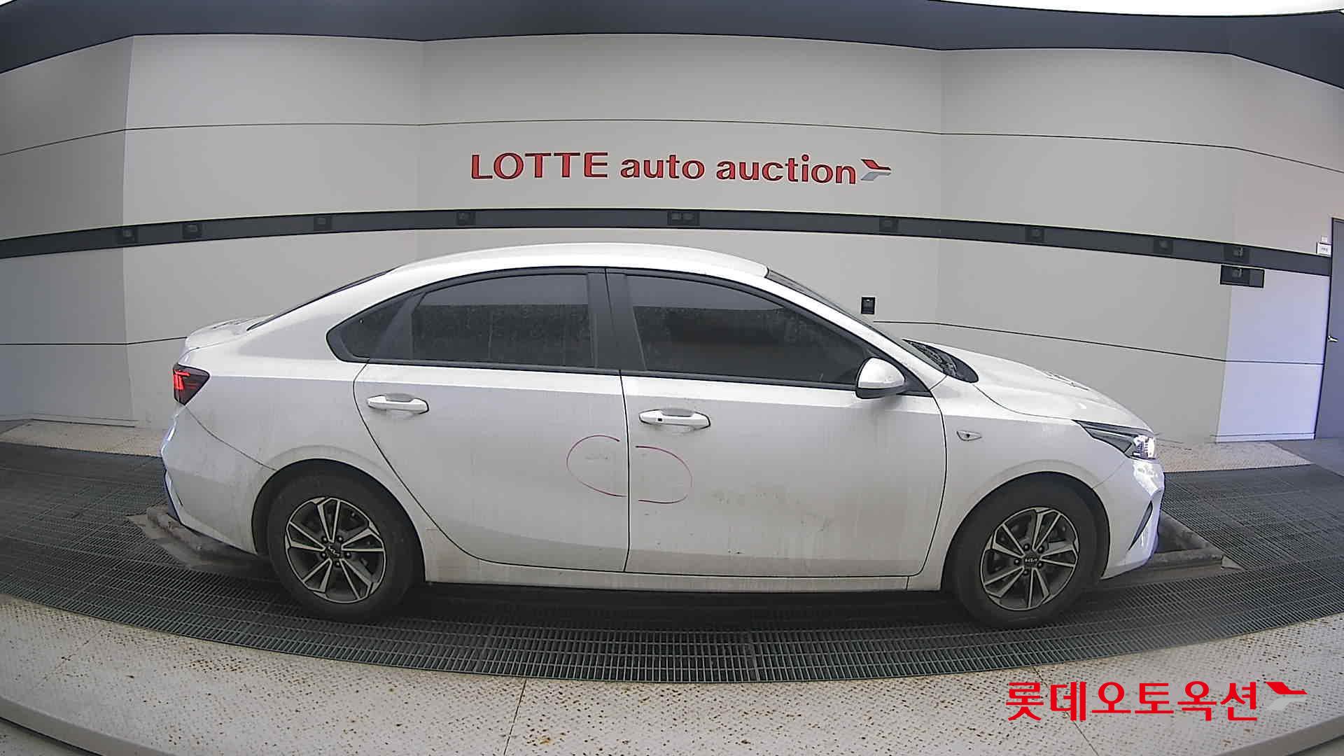 Kia K3 2022 Snow White Pearl из Кореи, фото 3