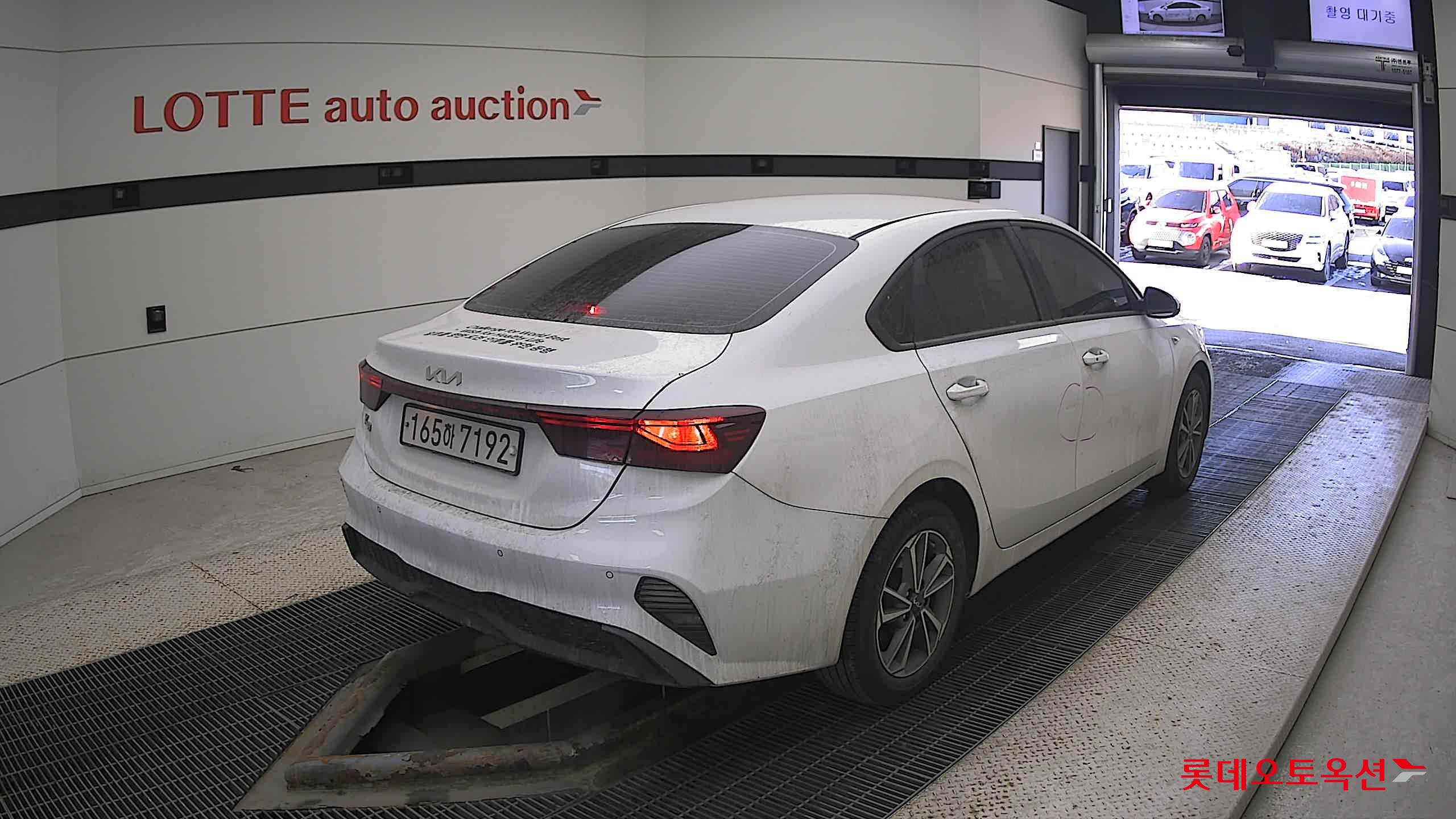 Kia K3 2022 Snow White Pearl из Кореи, фото 4