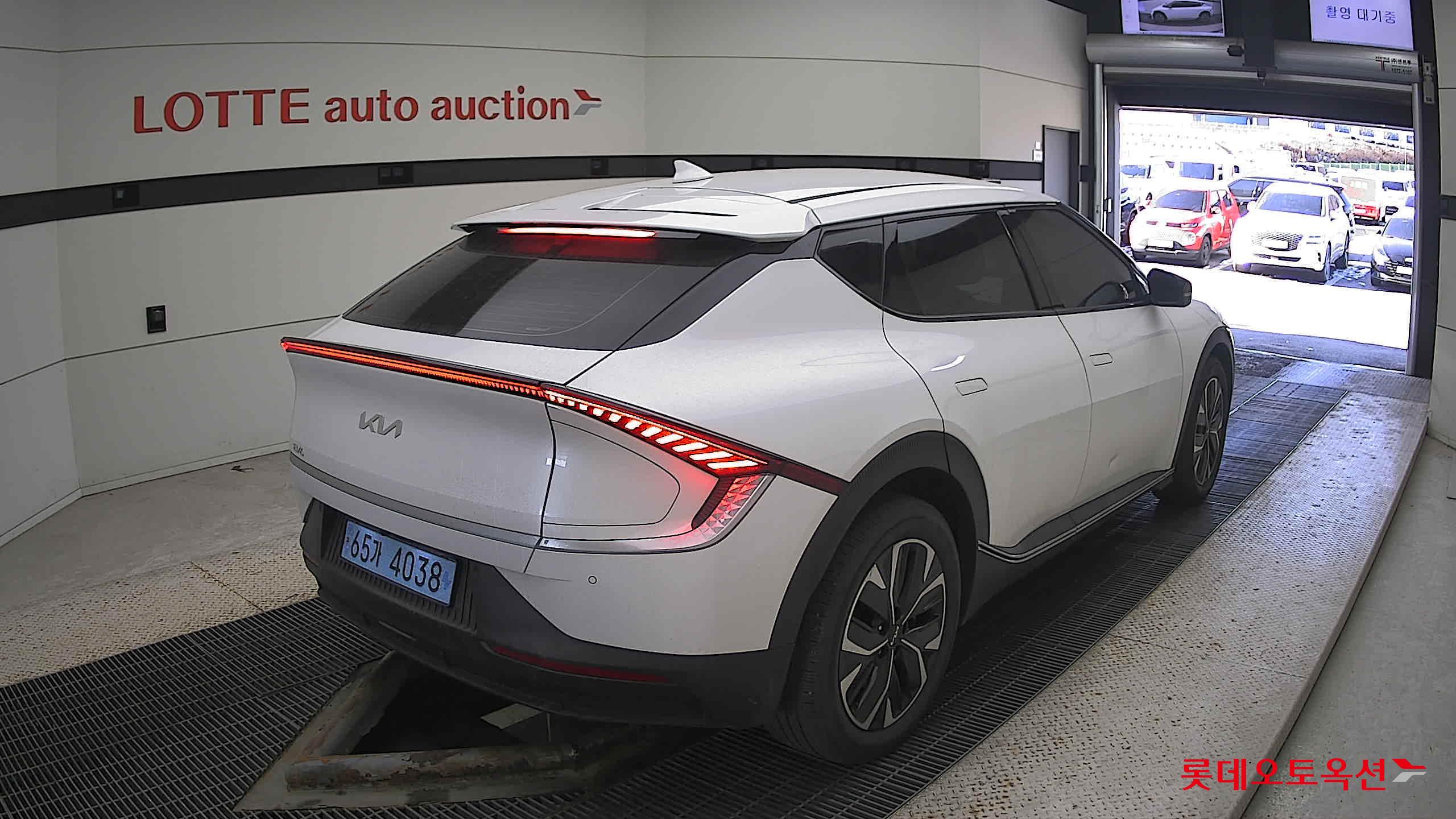 Kia EV6 2022 Snow White Pearl из Кореи, фото 4