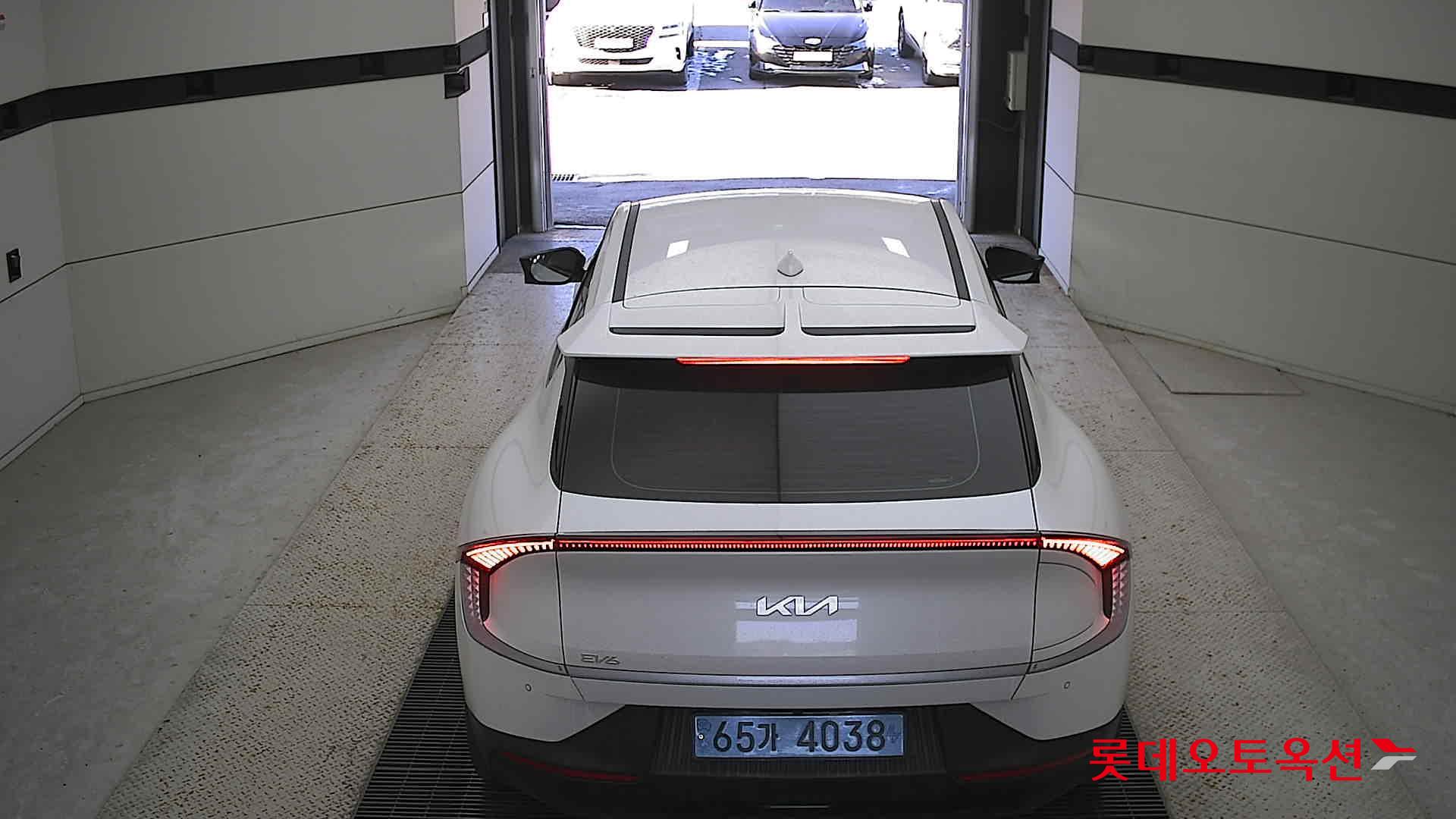 Kia EV6 2022 Snow White Pearl из Кореи, фото 5
