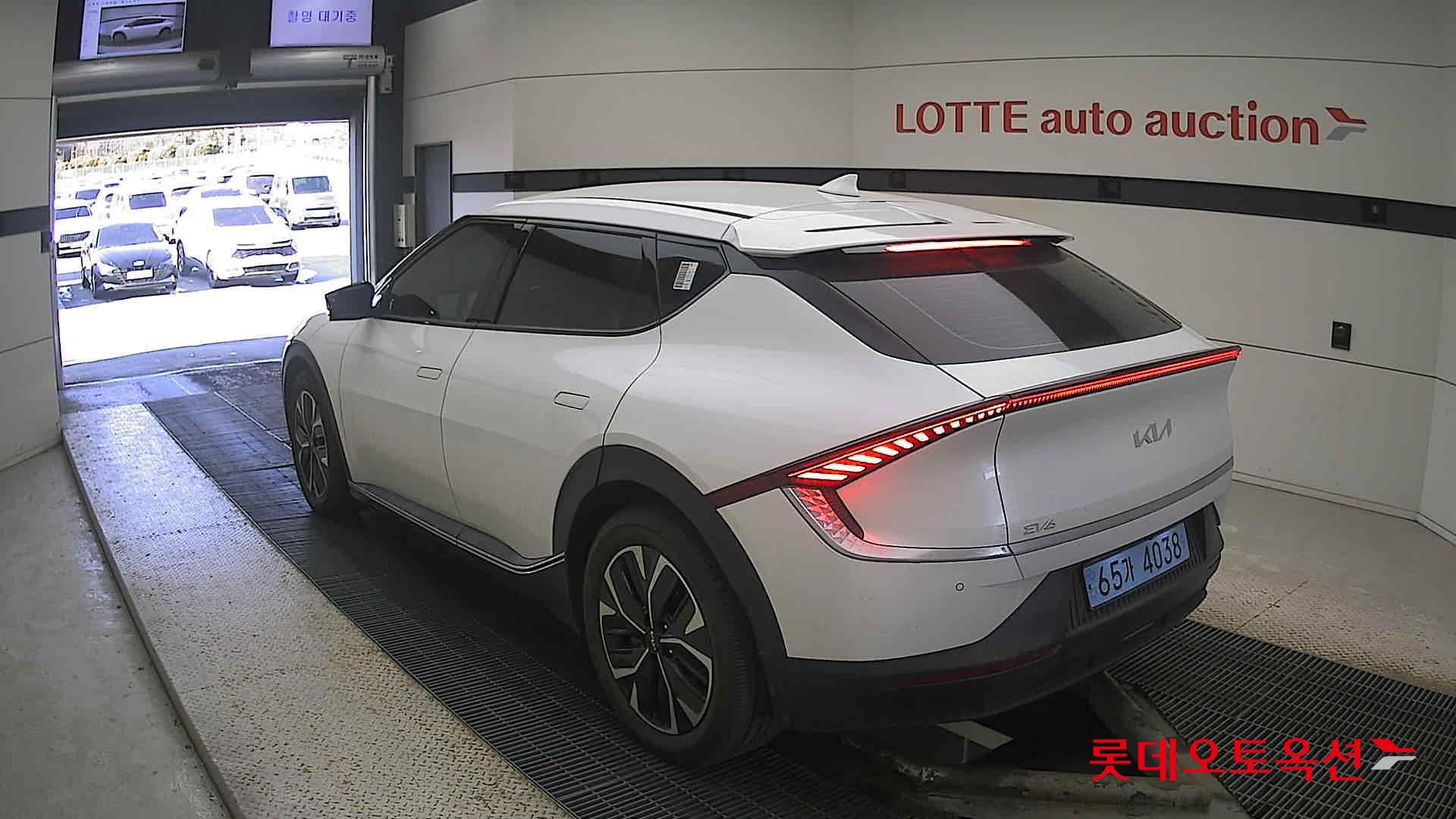 Kia EV6 2022 Snow White Pearl из Кореи, фото 6