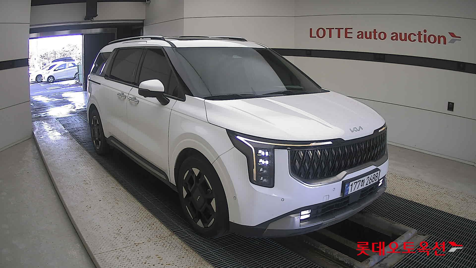 Kia Carnival Hybrid 2024 Snow White Pearl из Кореи, фото 2