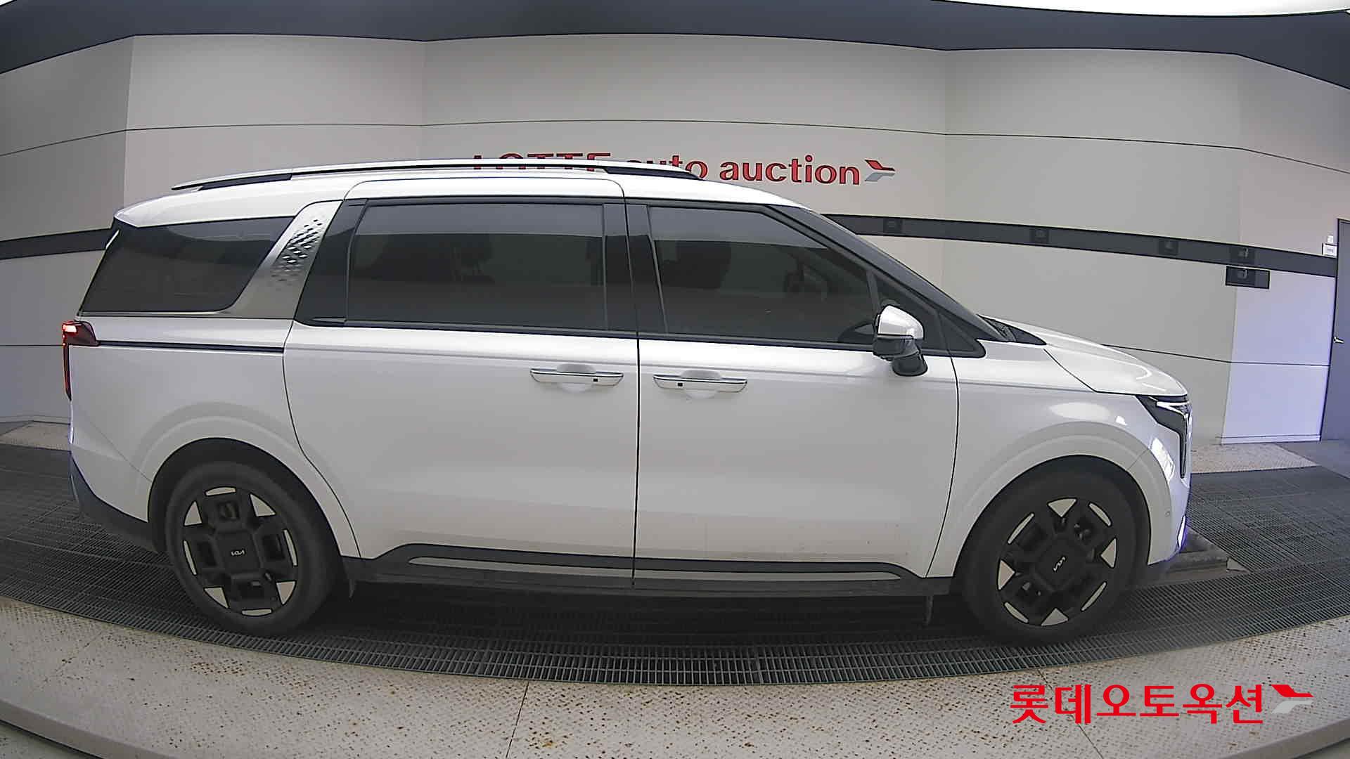 Kia Carnival Hybrid 2024 Snow White Pearl из Кореи, фото 3