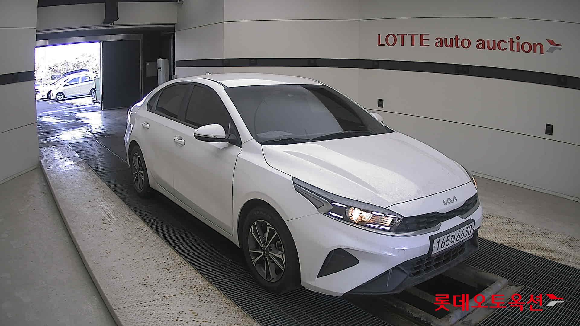 Kia K3 2022 Snow White Pearl из Кореи, фото 2