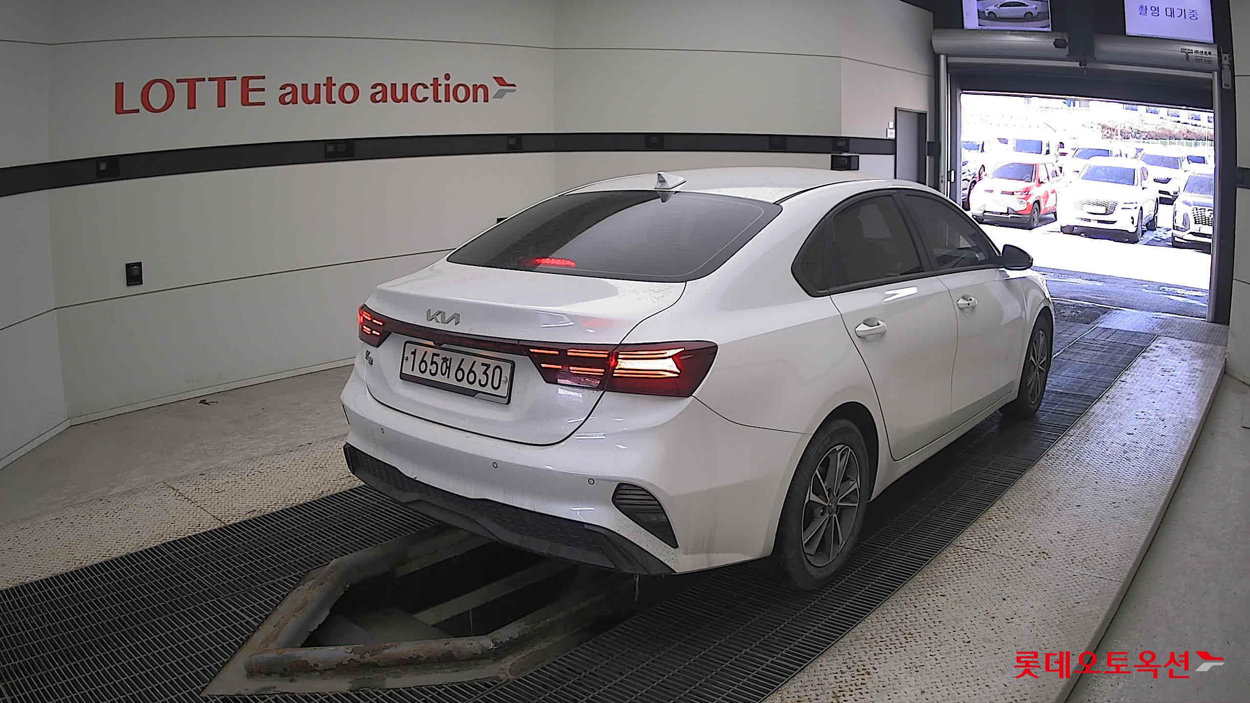 Kia K3 2022 Snow White Pearl из Кореи, фото 4