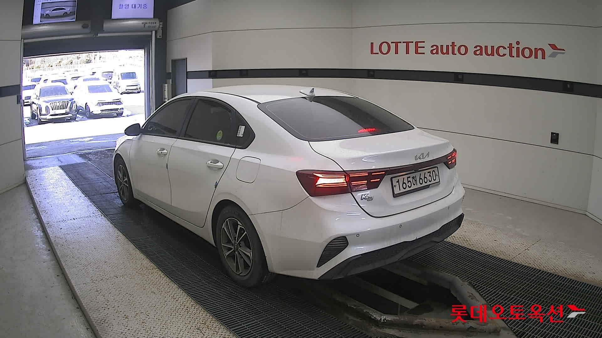 Kia K3 2022 Snow White Pearl из Кореи, фото 6