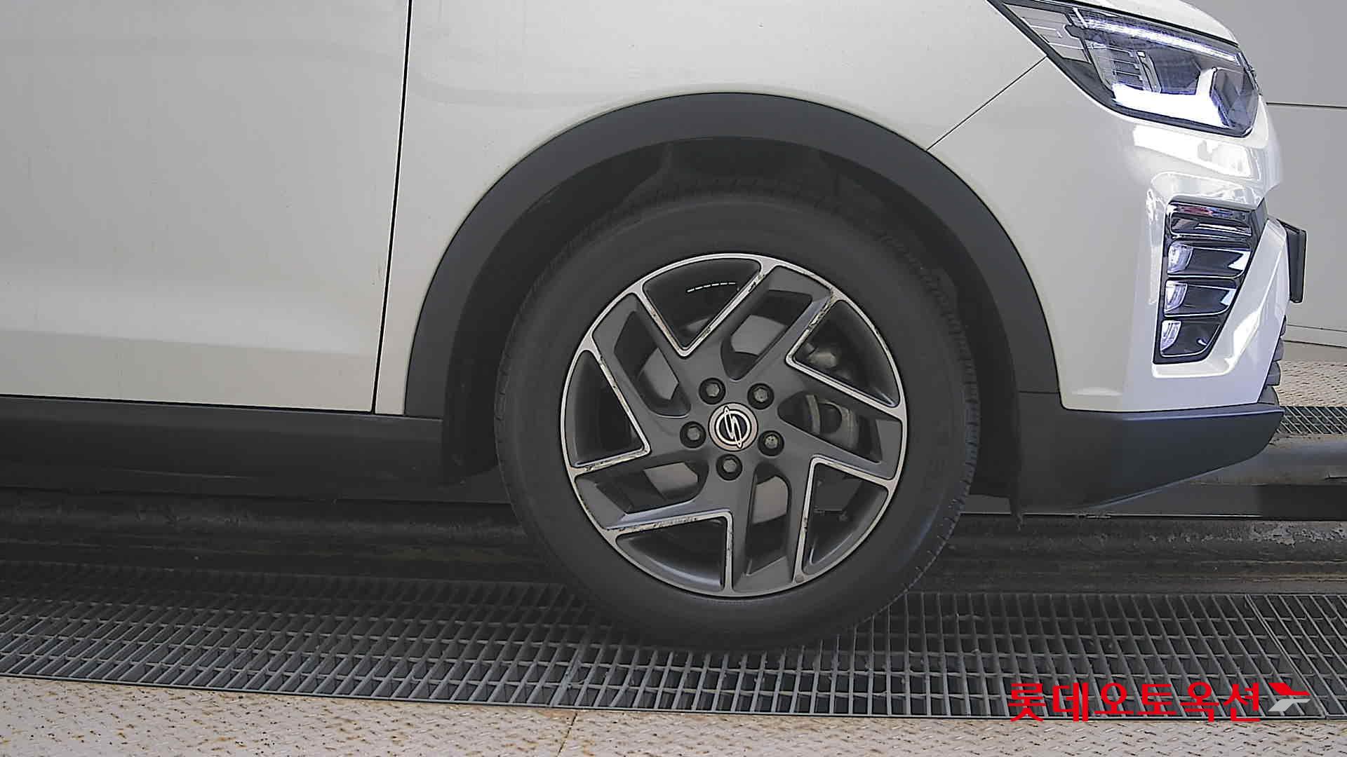 SsangYong Tivoli id 3633689 из Кореи 23