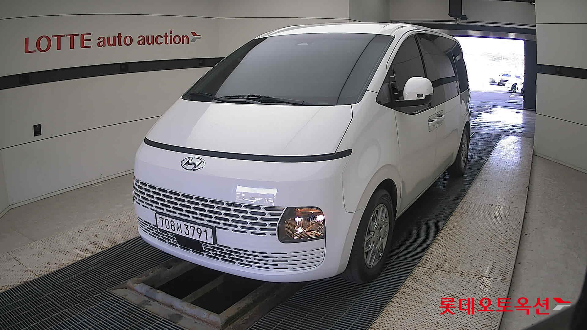 Hyundai Staria 2022 Creamy White из Кореи