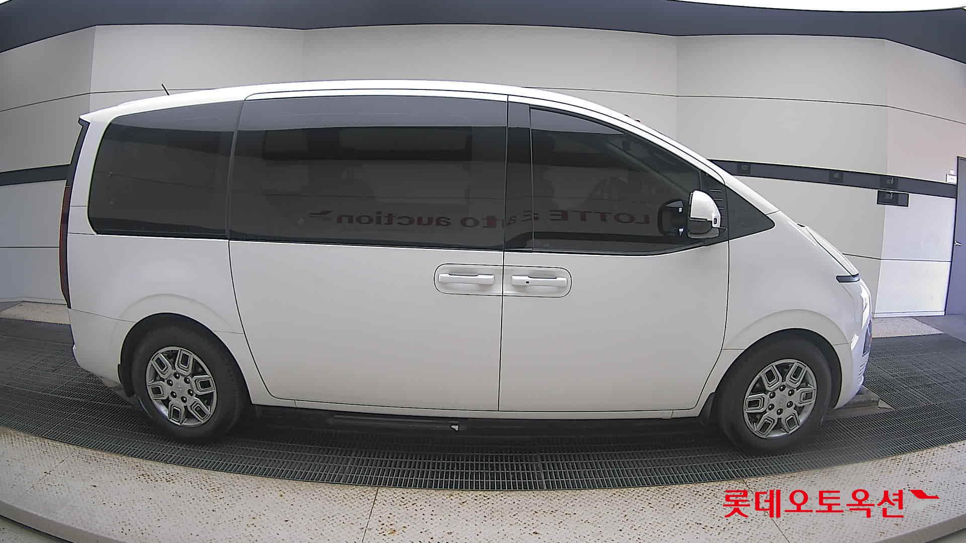 Hyundai Staria 2022 Creamy White из Кореи, фото 3