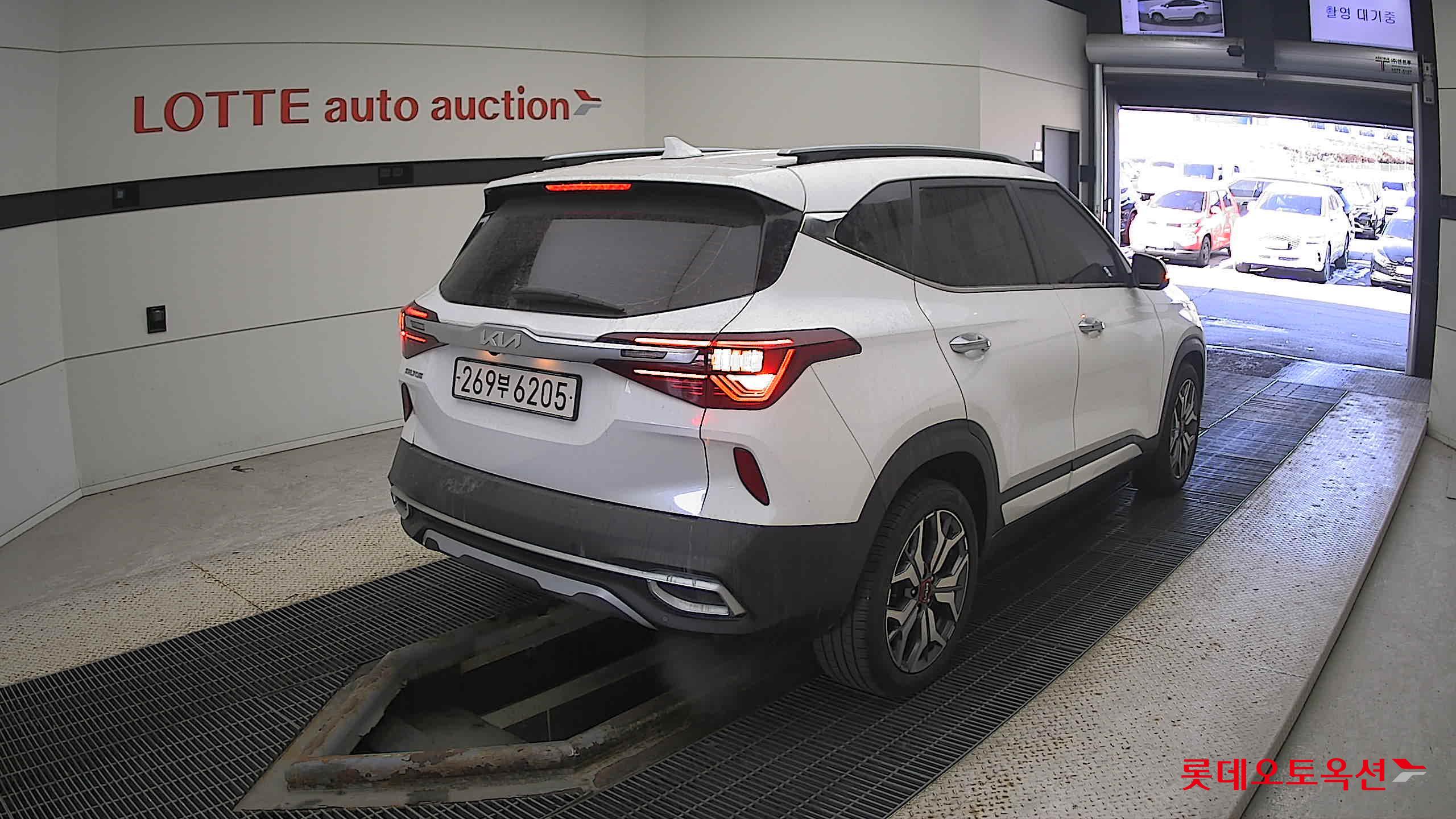 Kia Seltos 2022 Snow White Pearl из Кореи, фото 4
