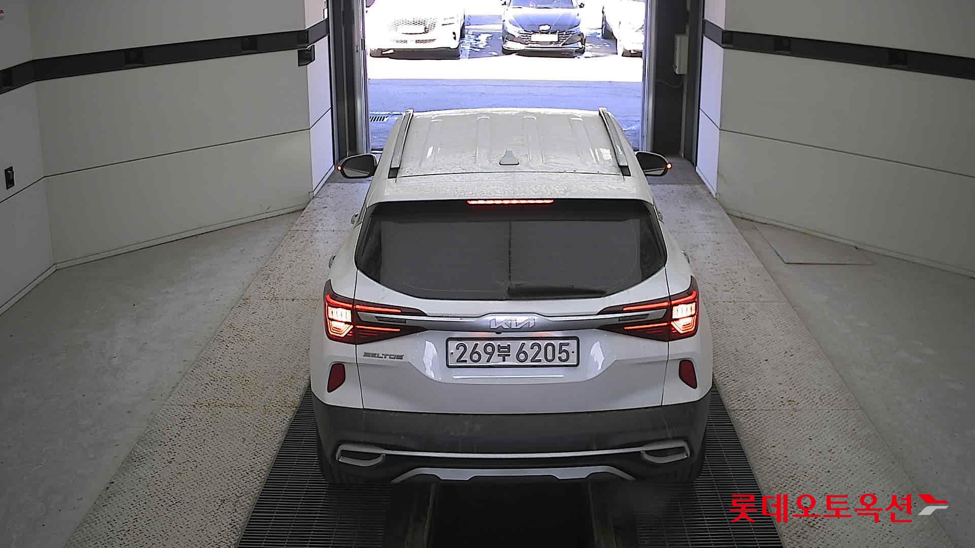 Kia Seltos 2022 Snow White Pearl из Кореи, фото 5