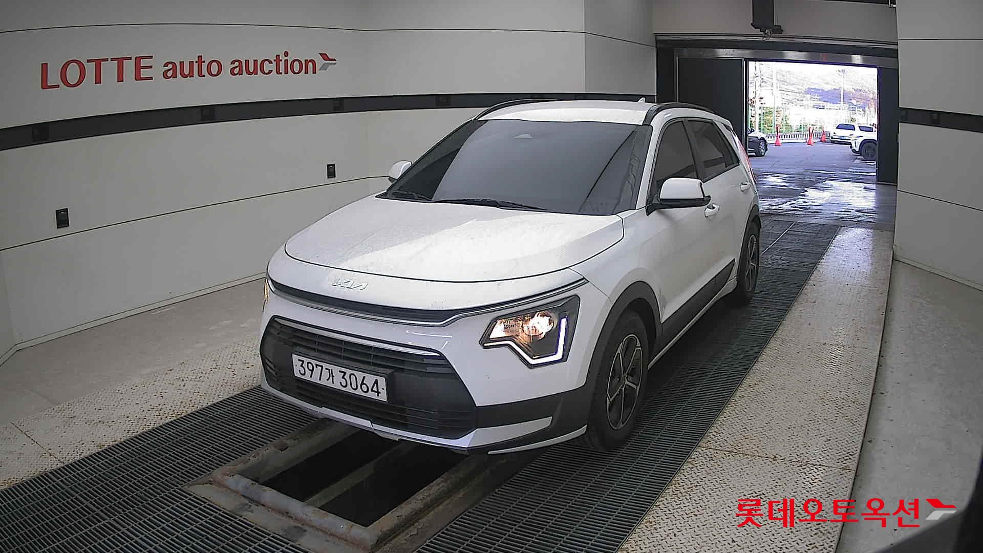 Kia Niro Hybrid 2022 Snow White Pearl (optional) из Кореи