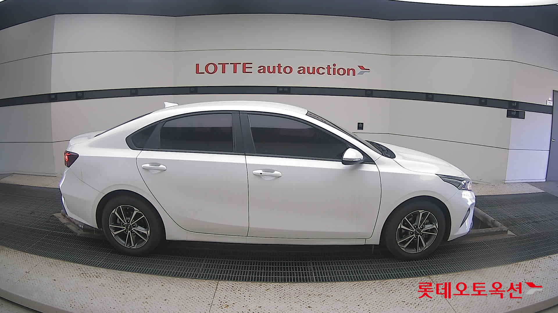 Kia K3 2022 Snow White Pearl (optional) из Кореи, фото 3