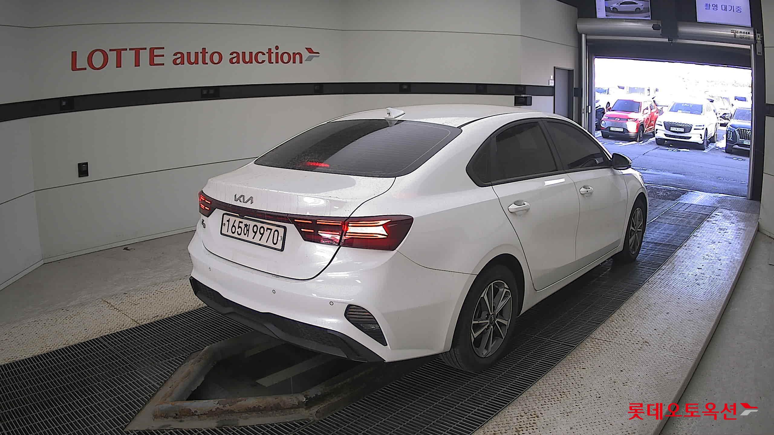 Kia K3 2022 Snow White Pearl из Кореи, фото 4