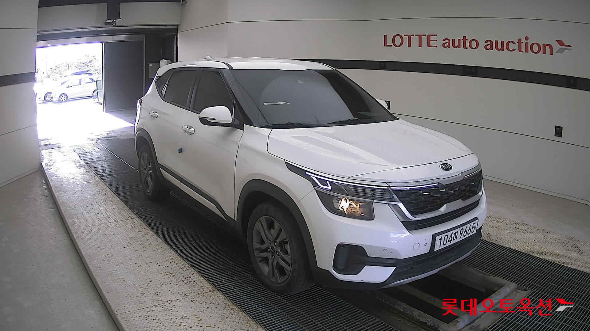 Kia Seltos 2021 Snow White Pearl из Кореи, фото 2