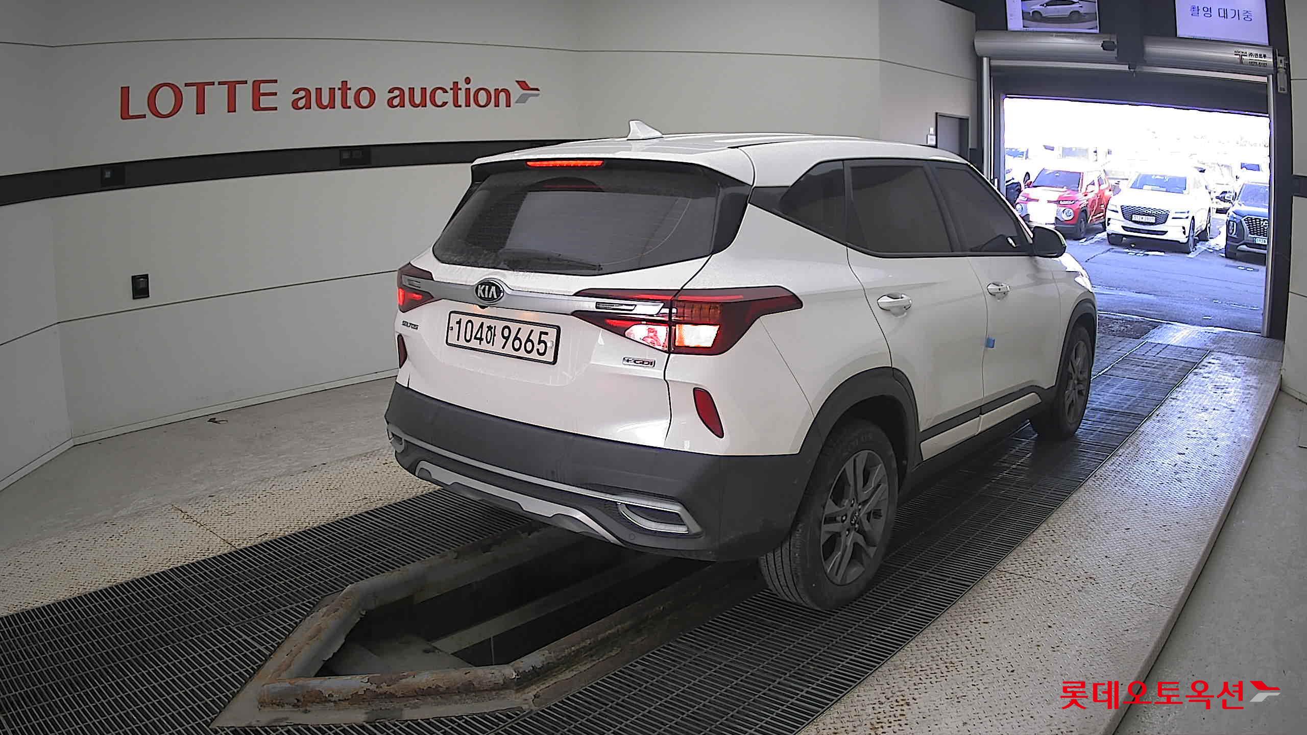 Kia Seltos 2021 Snow White Pearl из Кореи, фото 4