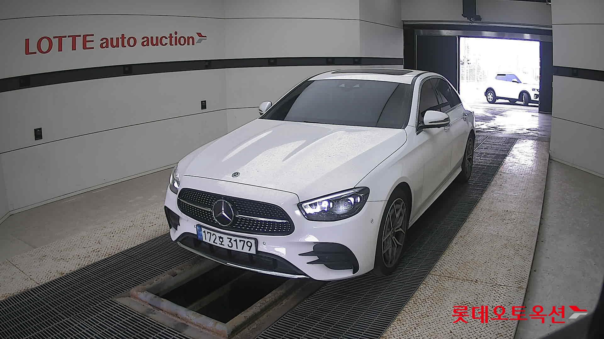 2022 - Mercedes-Benz E220