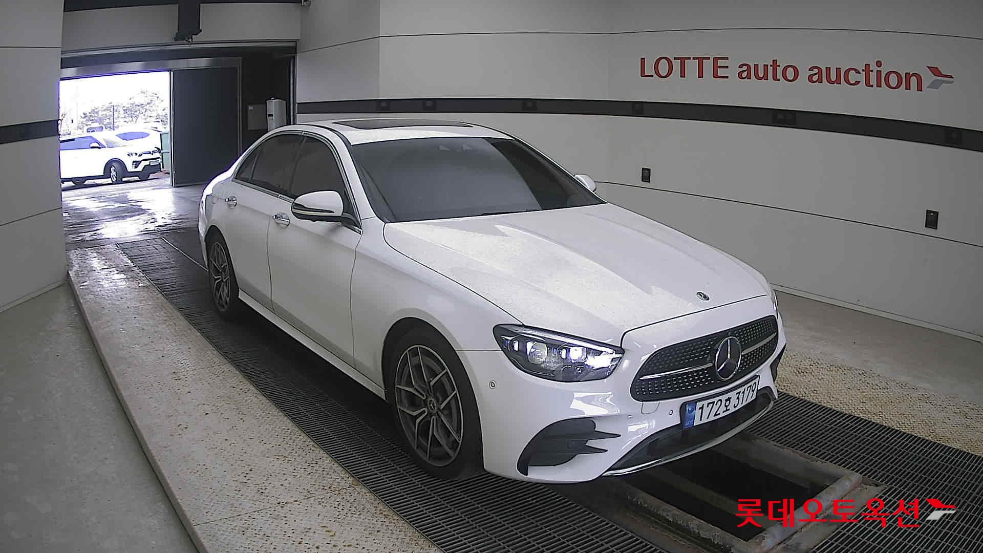 2022 - Mercedes-Benz E220