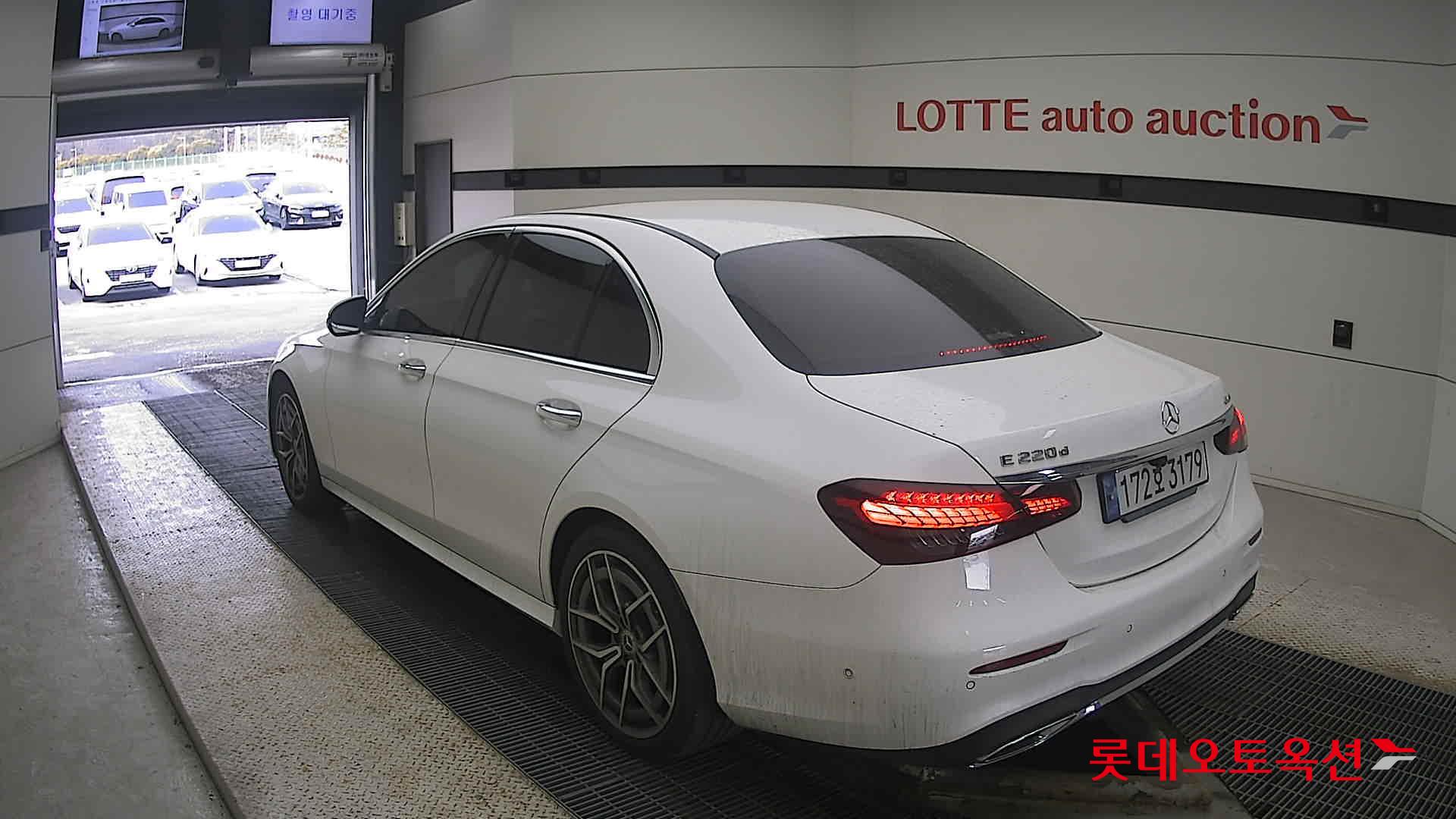 2022 - Mercedes-Benz E220