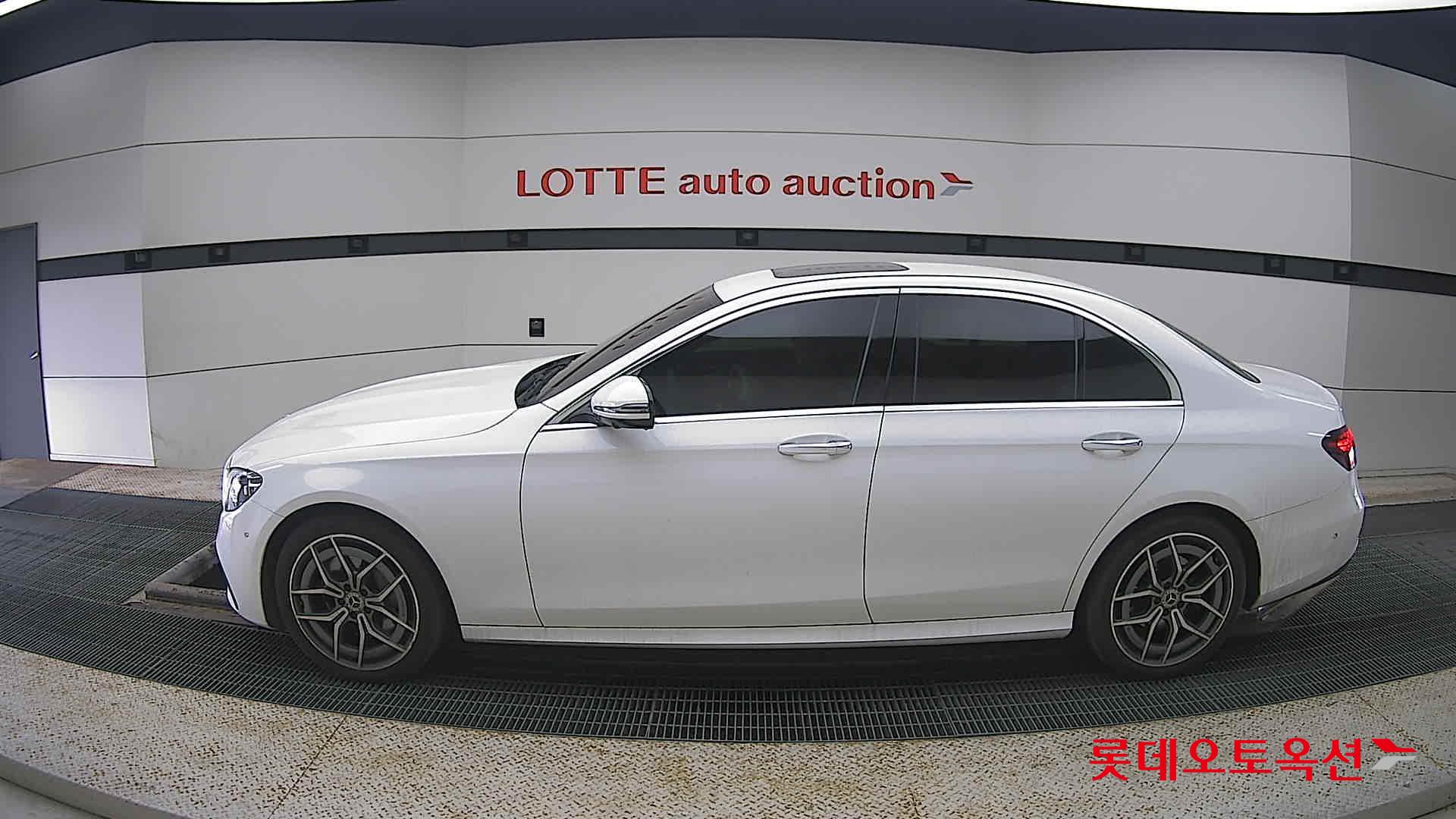 2022 - Mercedes-Benz E220