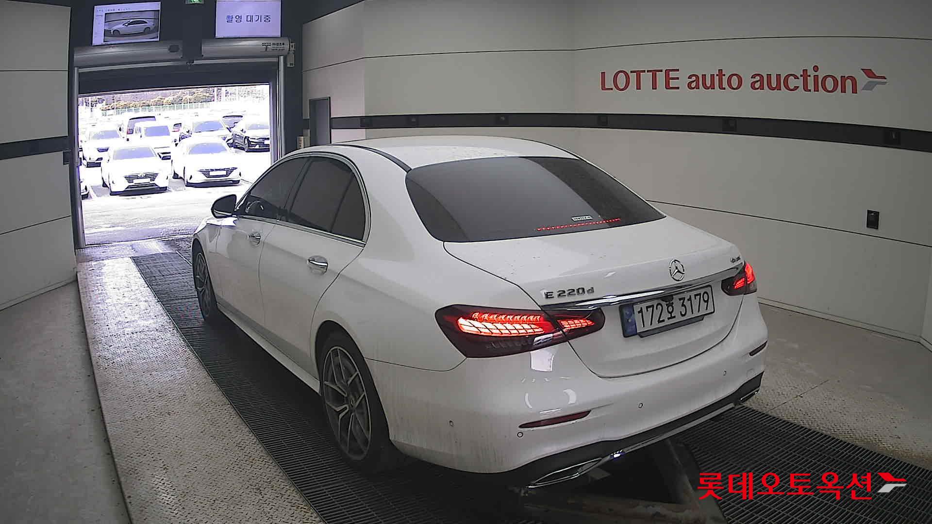 2022 - Mercedes-Benz E220